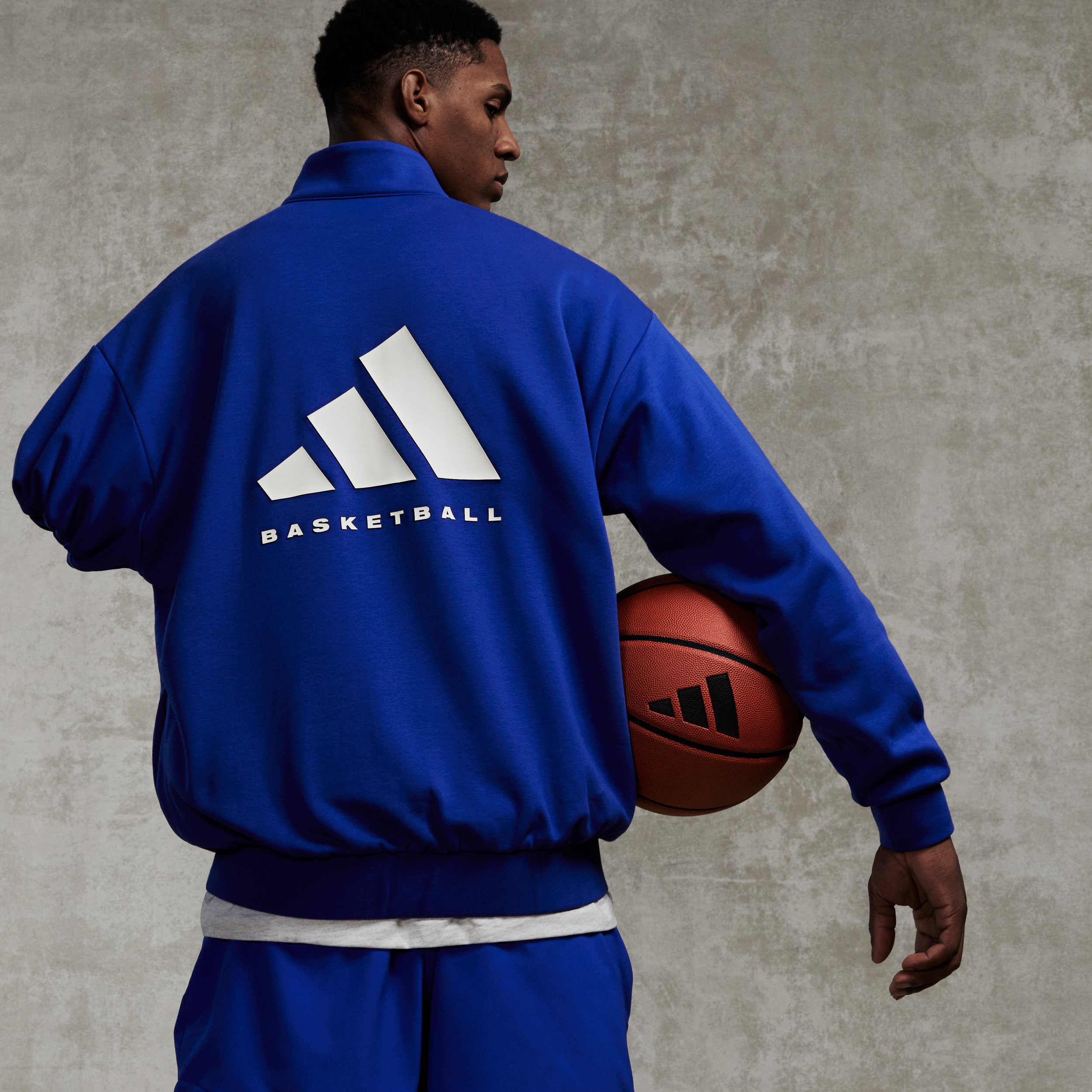 01_KS_SS24_ADIDAS_BASKETBALL_HANSEL_EMMANUEL_IF4437_FEB_U_01_0172_SZ_F07_EXT02_1x1.jpg