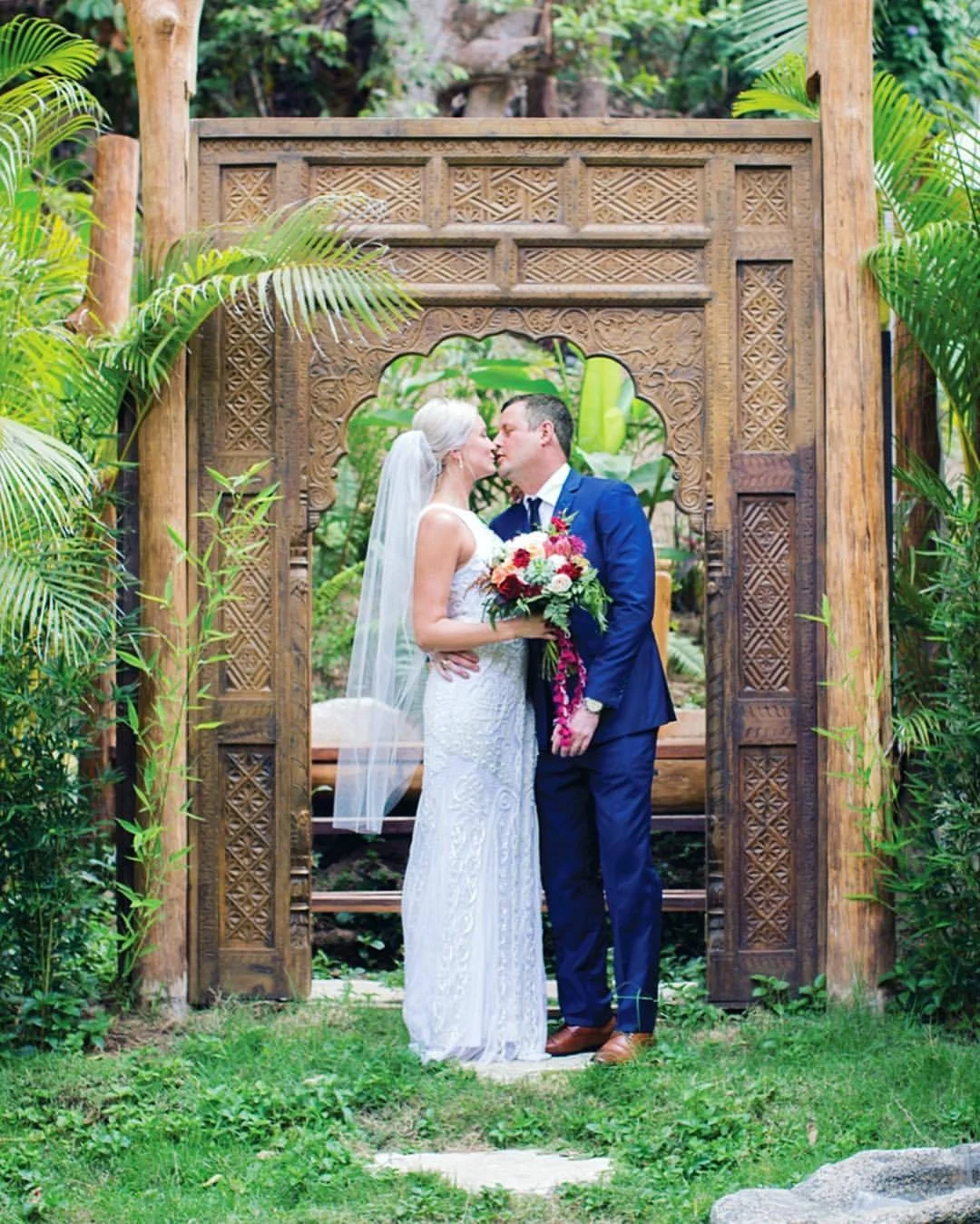 If you haven’t already, head over to @destinationido & take a look 👀 into this beautiful #Sayulita #Wedding shot by yours truly. The blog feature is now up full of photos & facts on planning your destination wedding. #nunezweddings #desitnationwedding #weddingphotographer #worldwide #vancouver #losangeles #pdx #weddingtime #weddingplanner (at Mexico)