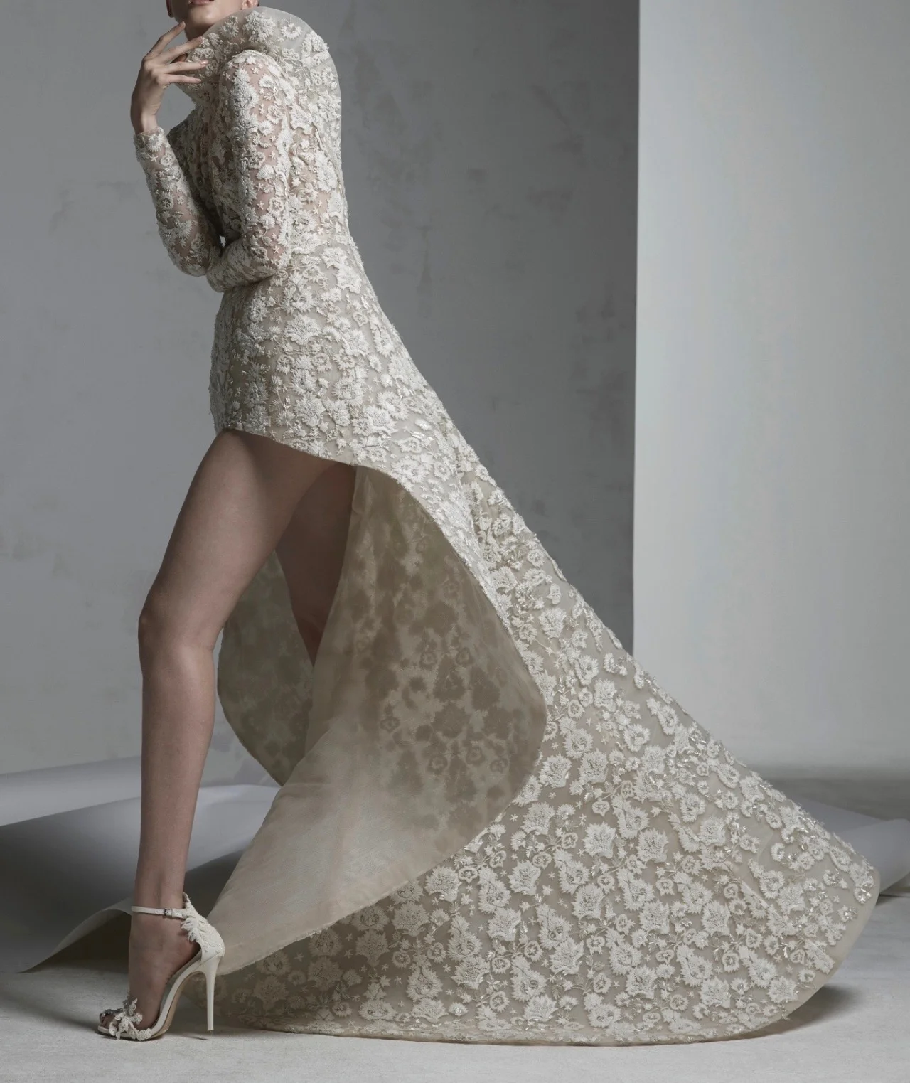 belleamira :
Ashi Studio Fall 2016 Couture
Fall wedding!