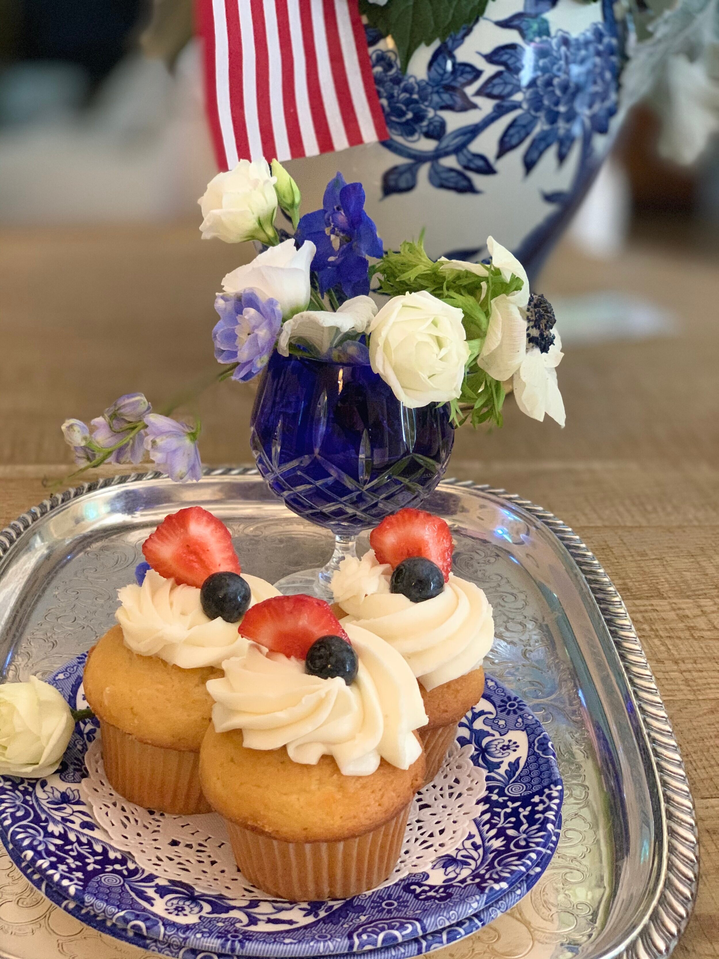 I decorated these cupcakes simply by using vanilla frosting and using mixed red and blue berries. I added another little arrangement just to create a pretty vignette for my desserts.