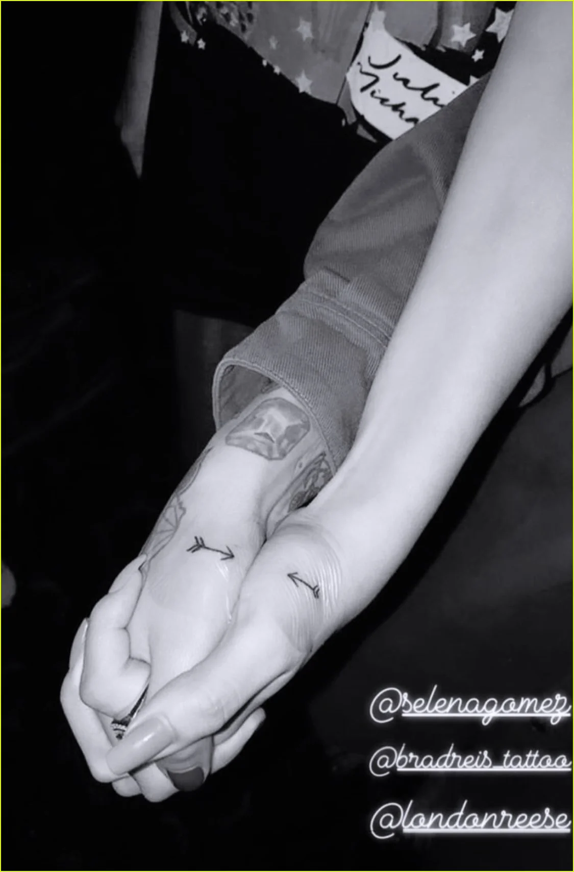 selena-gomez-julia-michaels-get-matching-tattoos-02.jpg