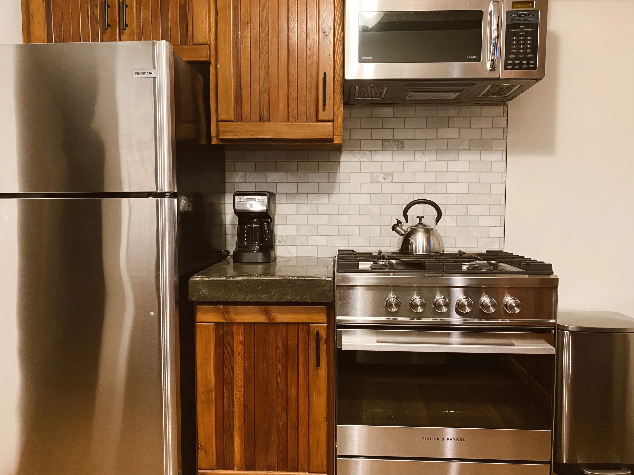 upper guest house kitchen00001.JPG