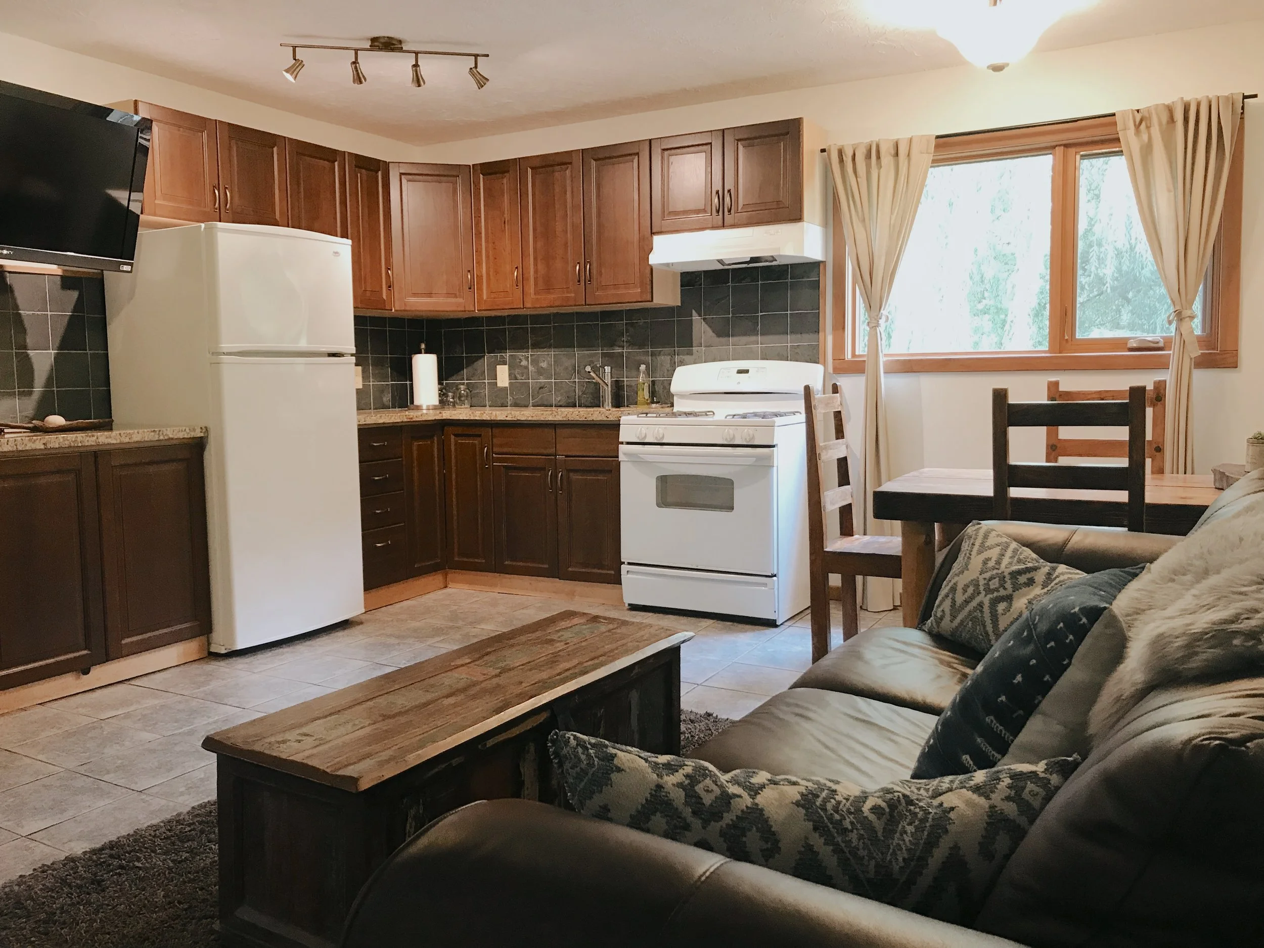 down kitchen living.JPG