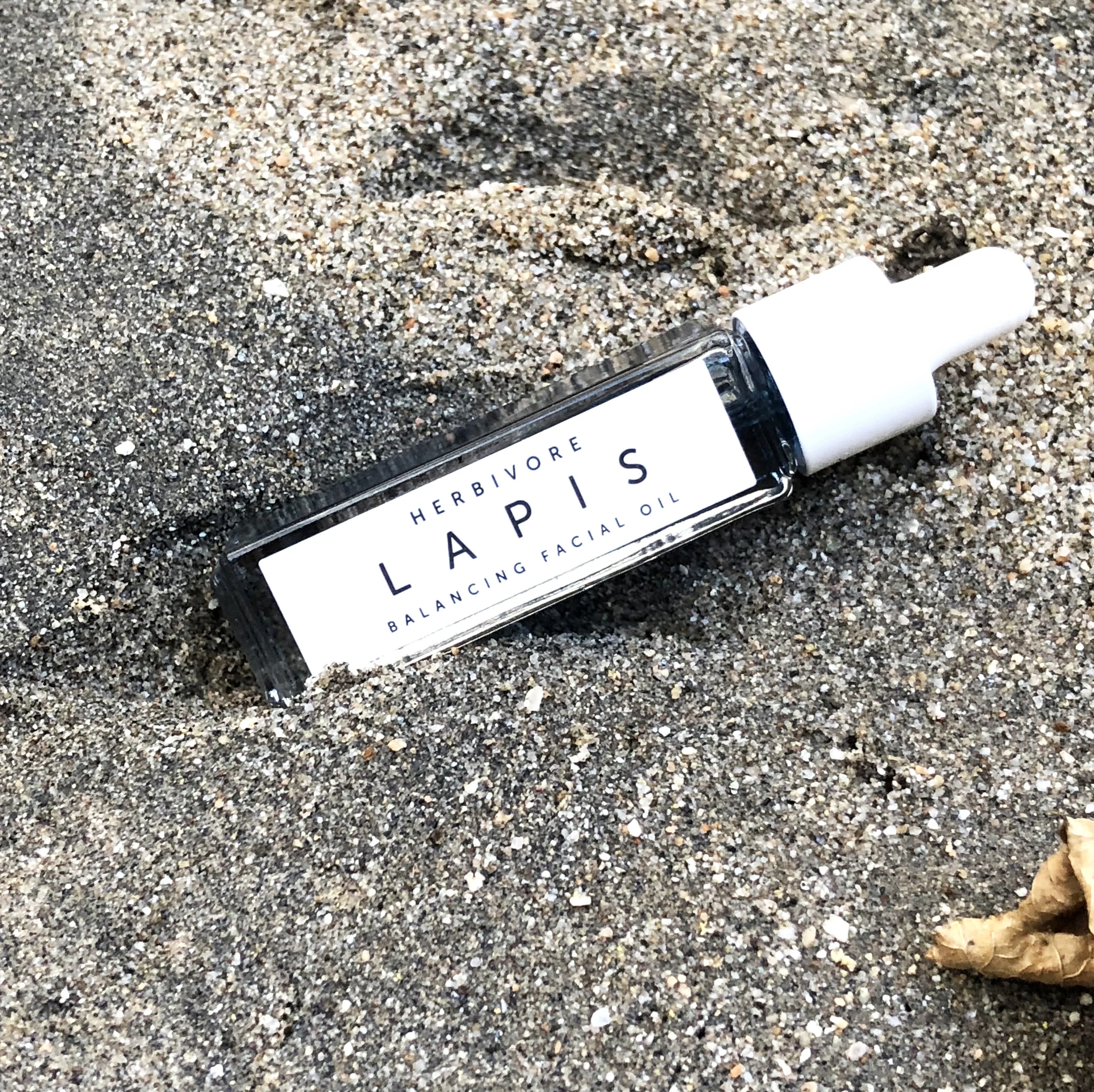 herbivore-botanicals-lapis-oil-review.jpg
