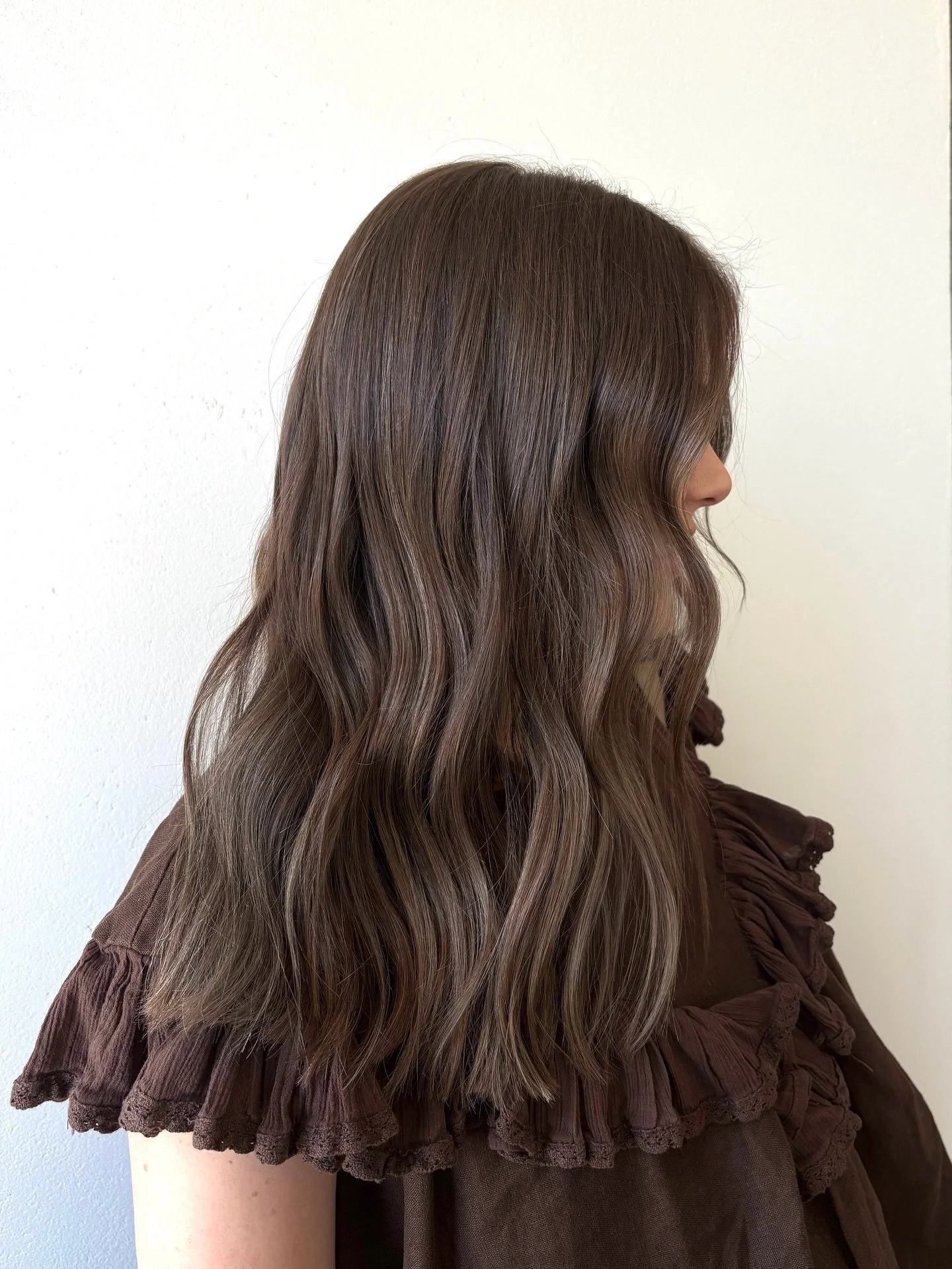 A couple of gorg dimensional brunettes and lived in blondes 🤍🤎
The most divine haircare @oribe
Daily essentials ☕️ 🖌️
And a few work fits 💁🏼&zwj;♀️