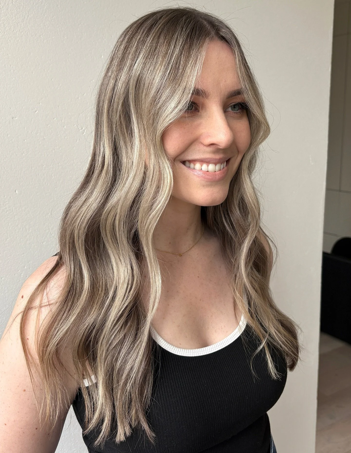 Lived in, effortless , not over done ✨ my favourite kind of work 🤍 

#effortlesshair #livedinhair