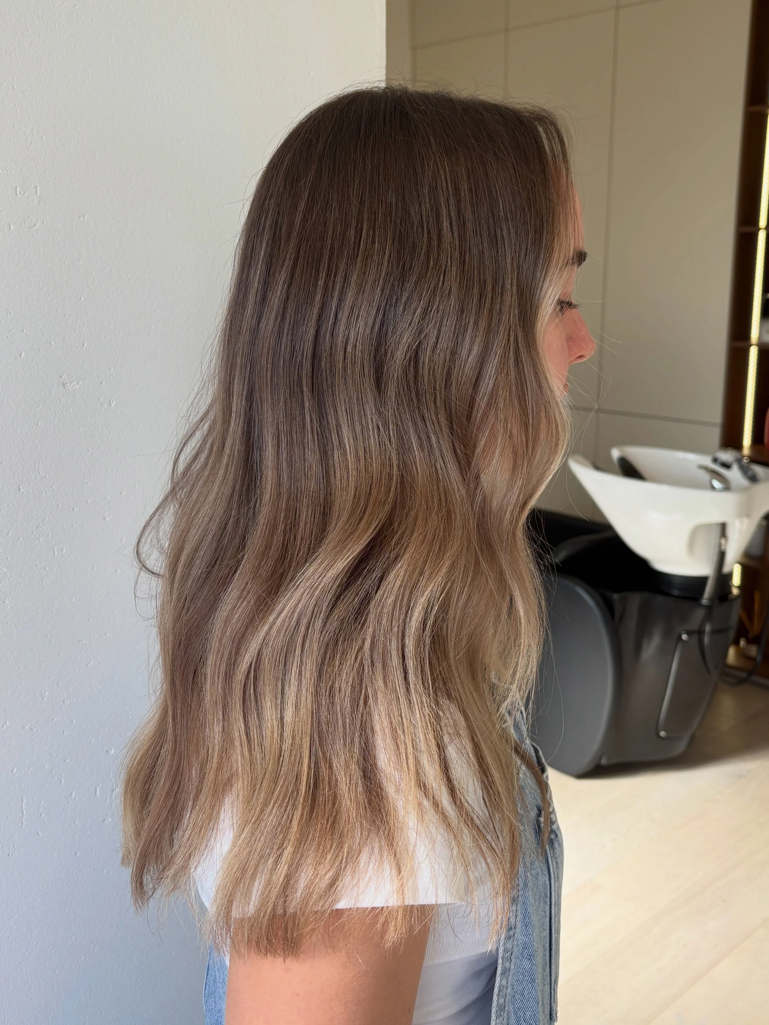 There seems to be a bit of a natural/ low maintence trend happening in salon at the moment as I head towards going on mat leave 🙈🤎 absolutley obsessed with this colour !