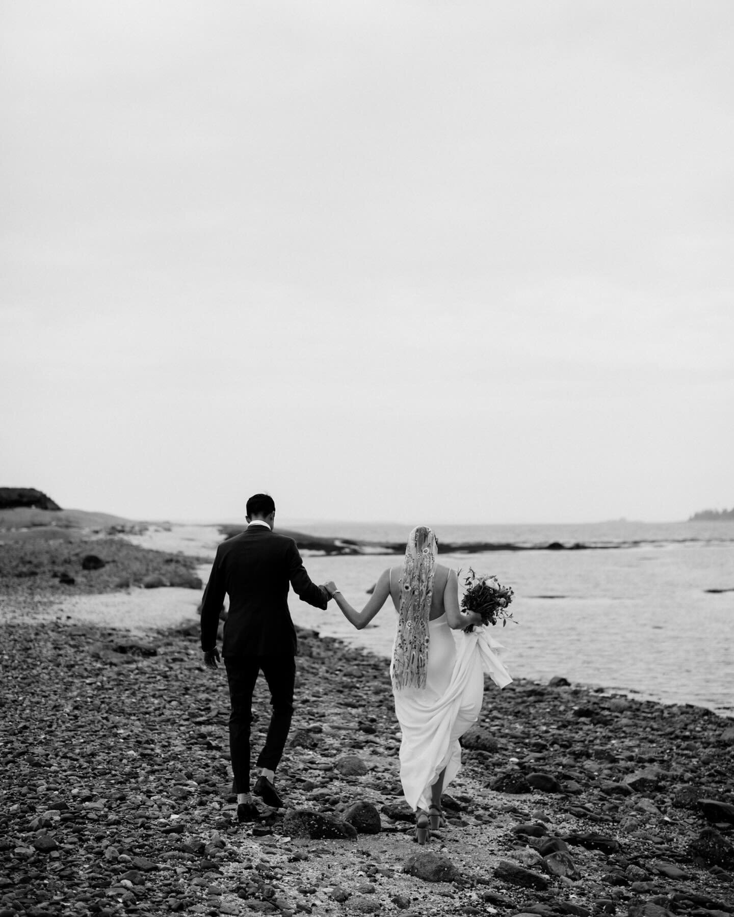 Let&rsquo;s talk tides.

As a seacoast wedding photographer, I&rsquo;m not only thinking of portrait considerations like light quality and availability, park/venue regulations, weather, and stunning scenery. I&rsquo;m also thinking about ocean tides.