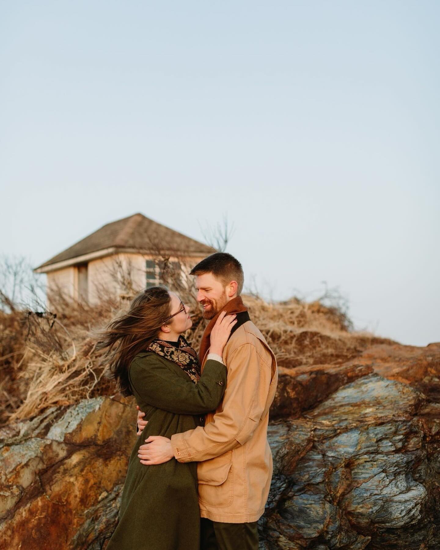 Ariana + Allan on one of those finger numbing, beautiful winter days in Cape Elizabeth. 

What was intended to be a snowy, wintry engagement session ended up being more of the stark winter kind &ndash; but just look at the golden light, smiling (albe