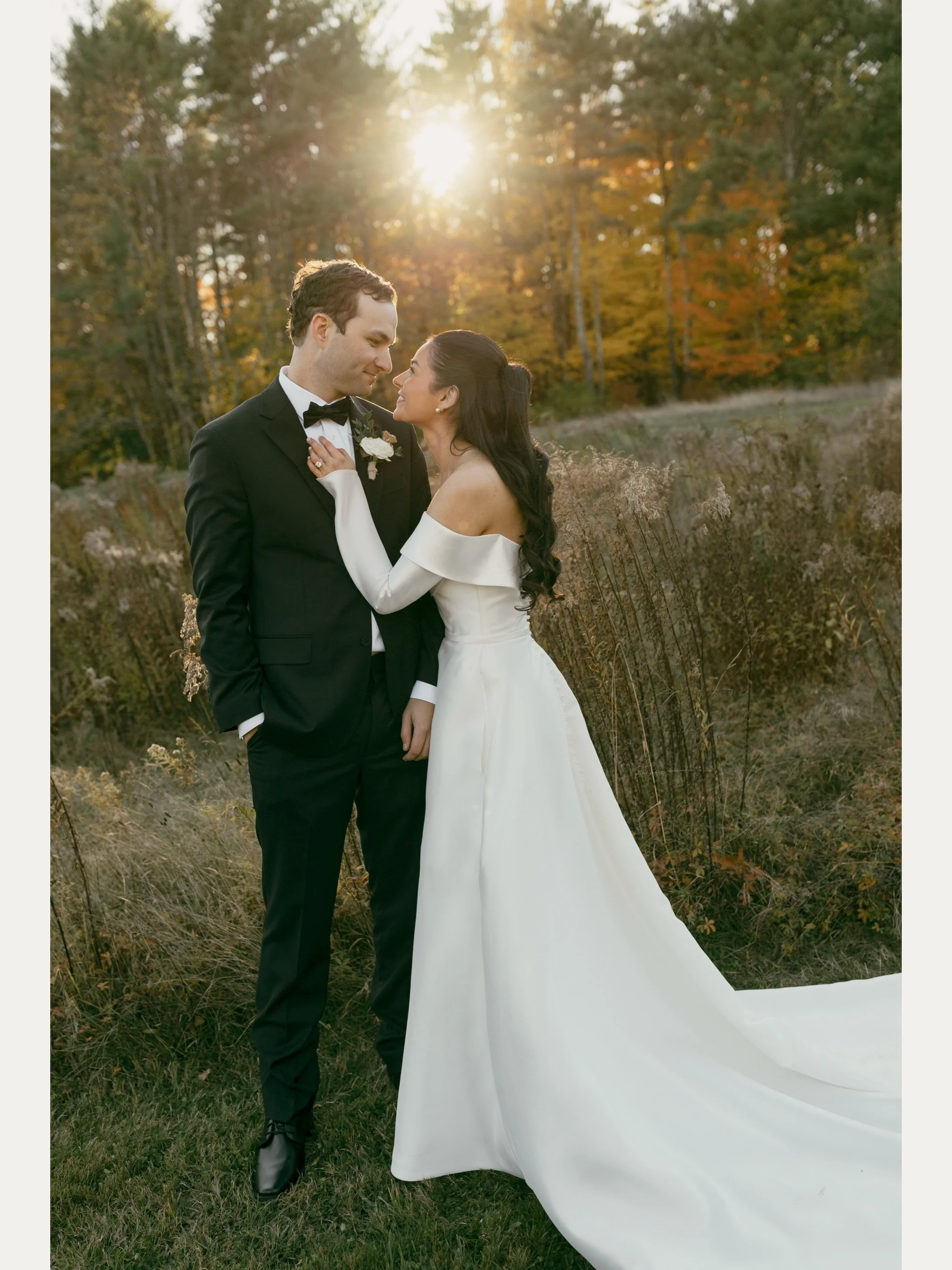 Such a stunning, sophisticated, heartfelt celebration for Caroline + Nick at one of my faves, @thebarnatflanaganfarm&hellip; where autumn lends her palette so beautifully. (And is Caroline a Hollywood movie star, or what?)

The fabulous vendor team:
