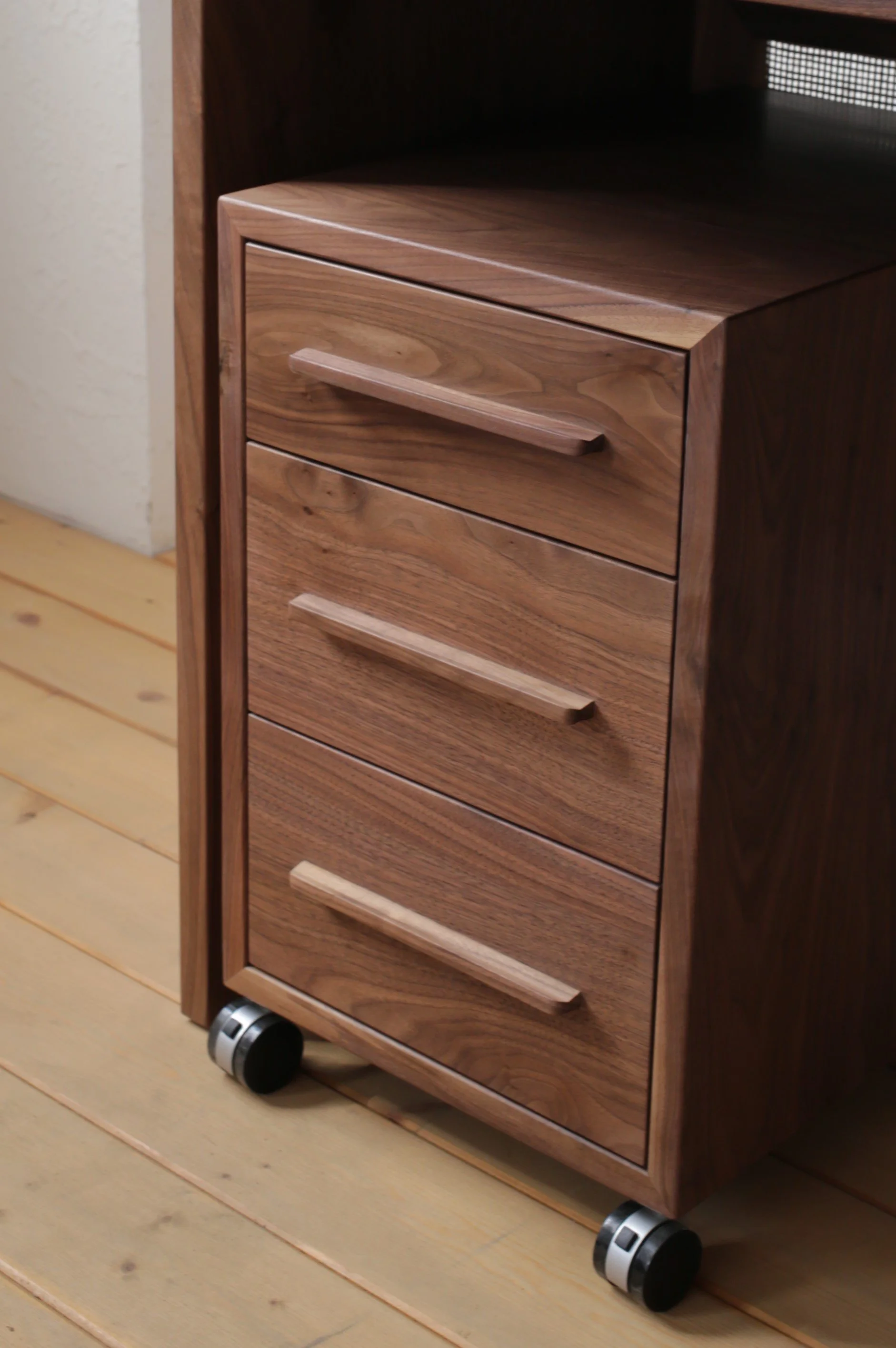 C12 Customized Desk