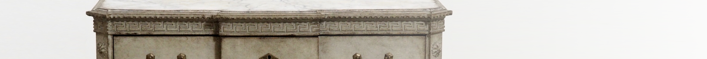 Very fine Gustavian chest.png