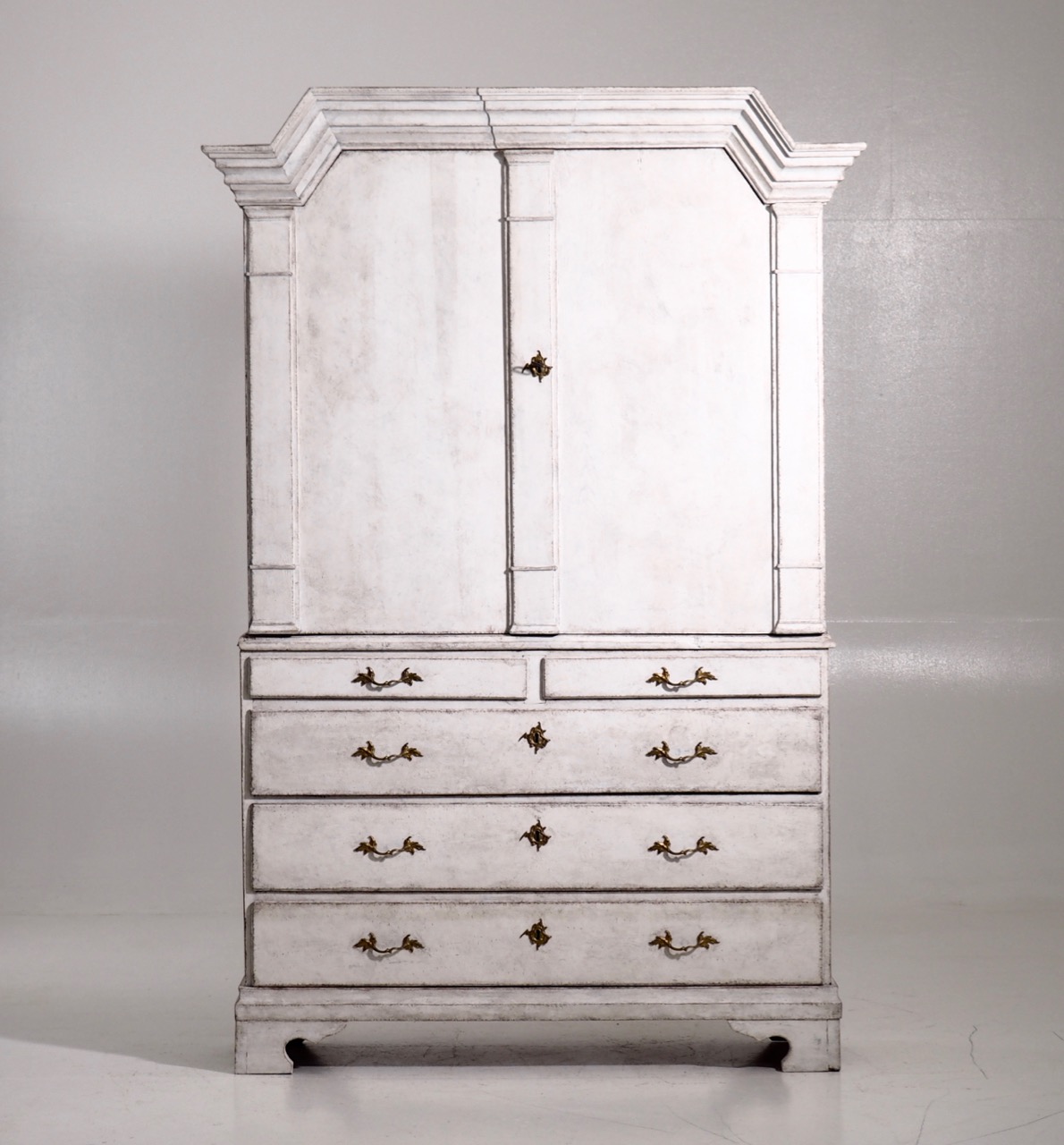 12706 2v Charming Two Parts Swedish Cabinet With Original Lock And