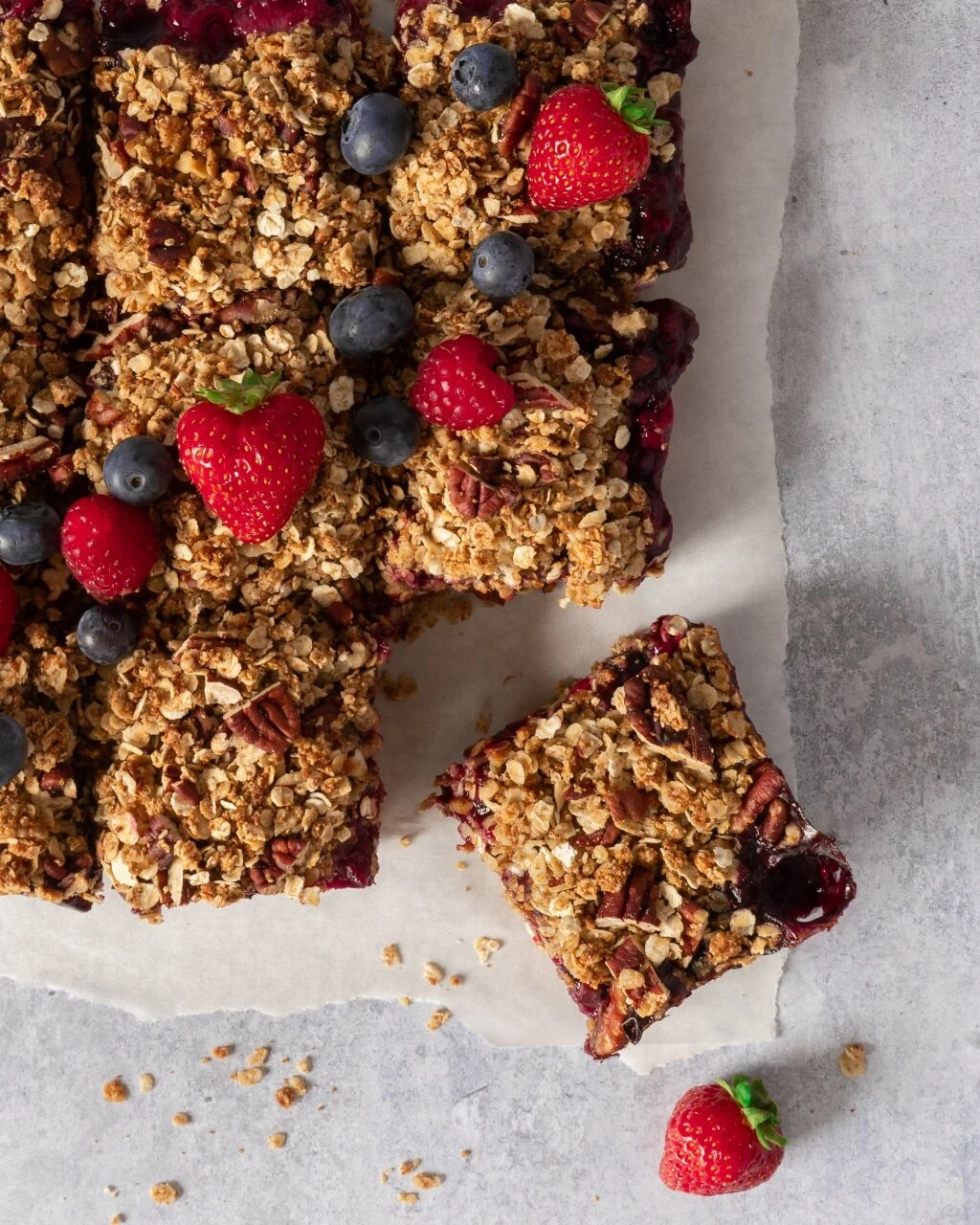 🍓 Summer Berry Crumble Bars — A Vegan Visit