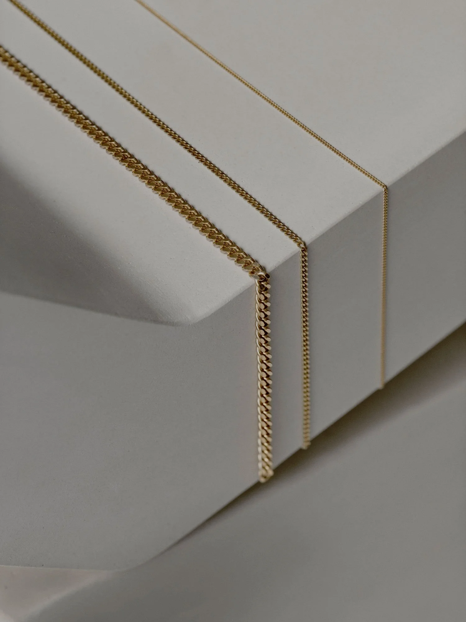 sofie_ladefoged_jewellery_18k_gold_nude_necklace_04_2112_1500x2000.jpg
