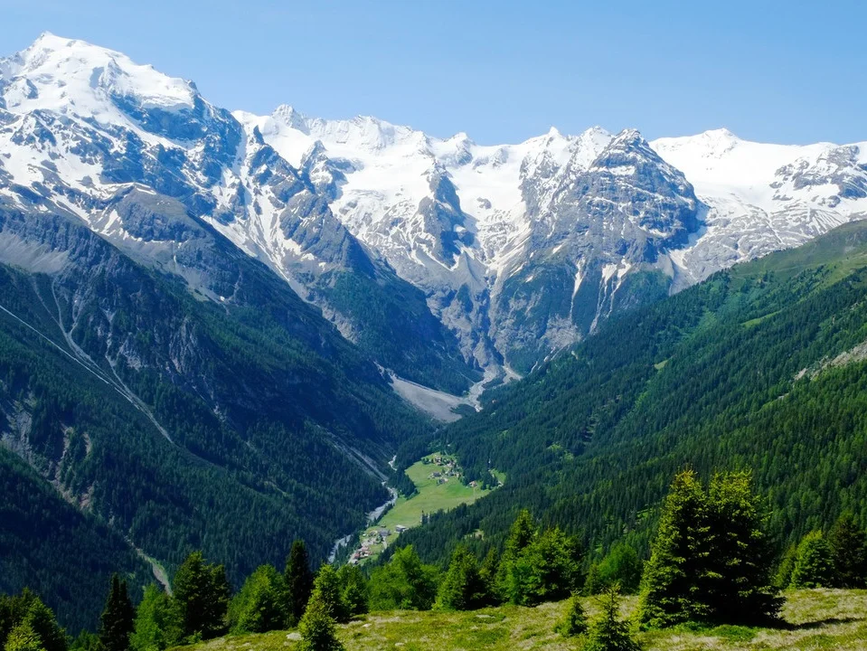 stelvio+national+park+instagrammable+places+in+lombardy.+albergo+miramonti+.jpg