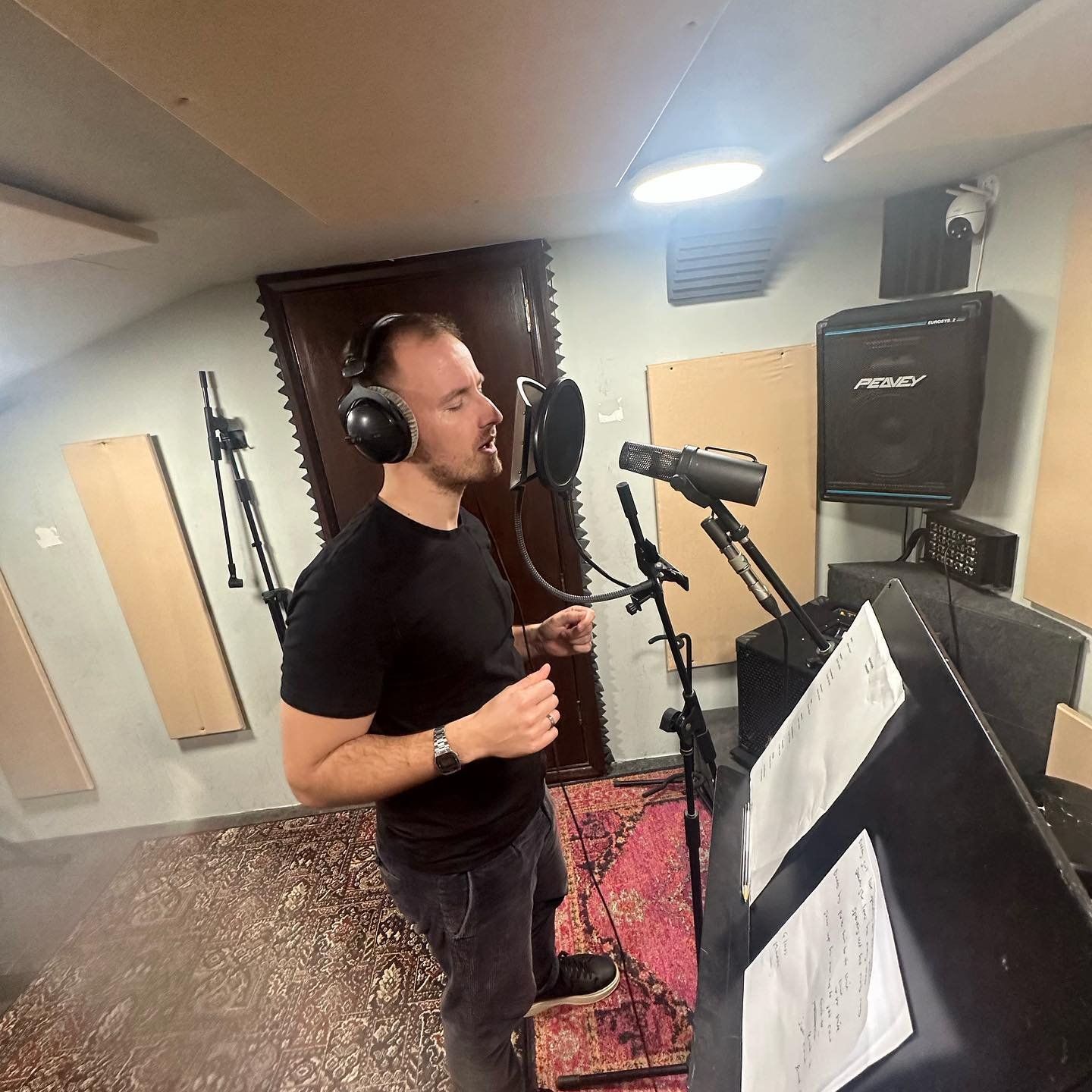 Loved having @art_by_milletti in last week to record vocals over some big 80&rsquo;s vibes!
Engineered by @guamibeats 

Get in touch to book yourself some recording or rehearsal time!