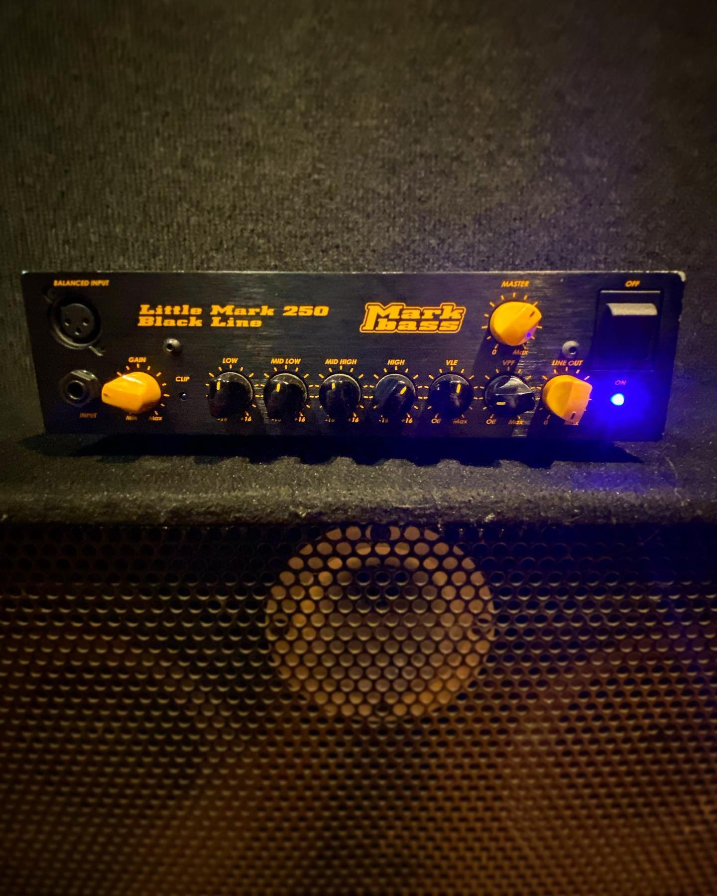 Bass players are unstoppable with this juicy Little Mark 250 amp head 🙌🎸

Treat your bass player for your next rehearsal - book a slot today! ❤️

Love, 
Monster Studios x