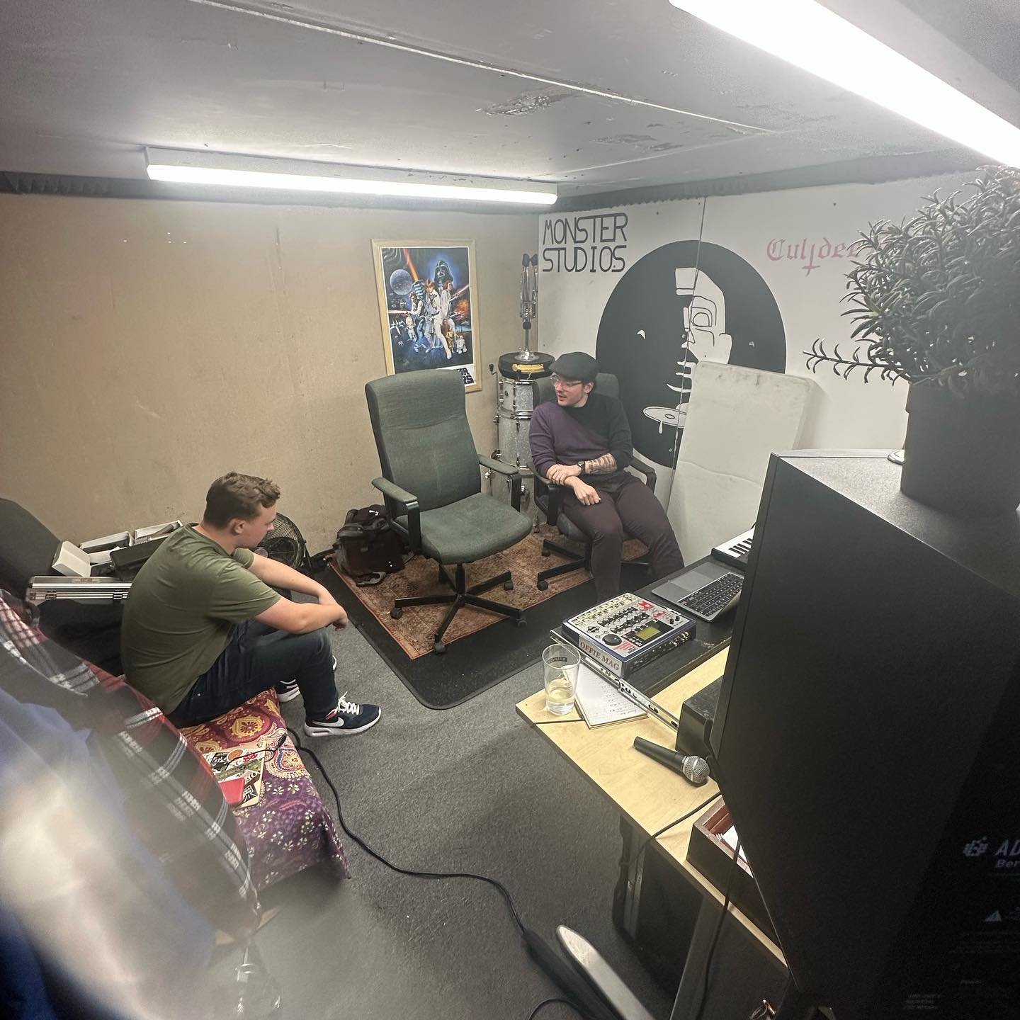 Had the @grazedkneesbanduk boys in just before Xmas to lay down some drums for some upcoming music. 
All you heavy heads stay on the look out for that! 

Engineered by @guamibeats