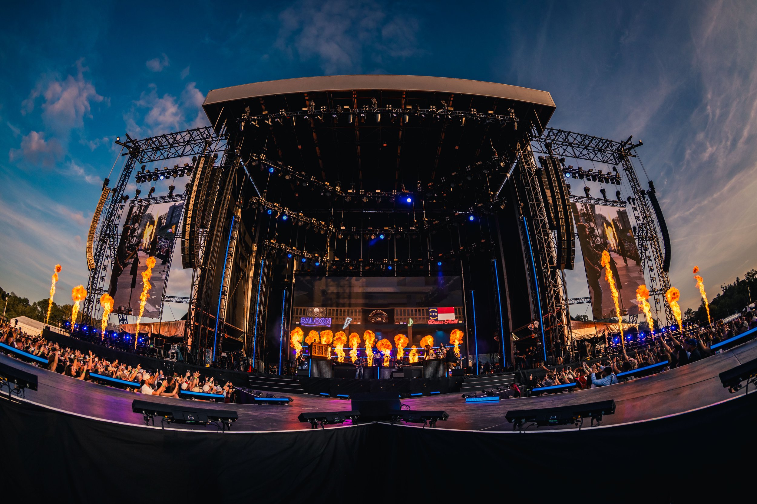 Luke Combs Slane Castle Photo by Ray Keogh-1-2.jpg