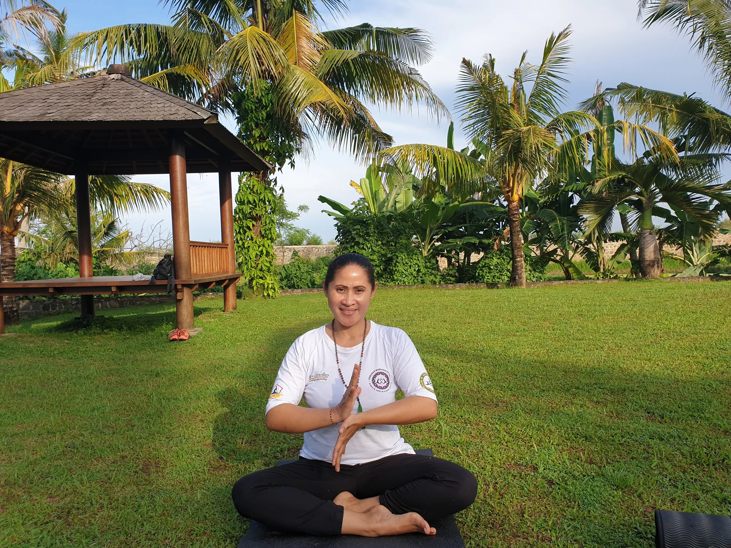 The experienced yoga teacher Ayu Srie gives private Yoga lessons of 1 or 1.5 hour at villa Nio. You can indicate which form of Yoga you wish to practice. Experience Yoga at sunrise or sunset in the private garden of villa Nio