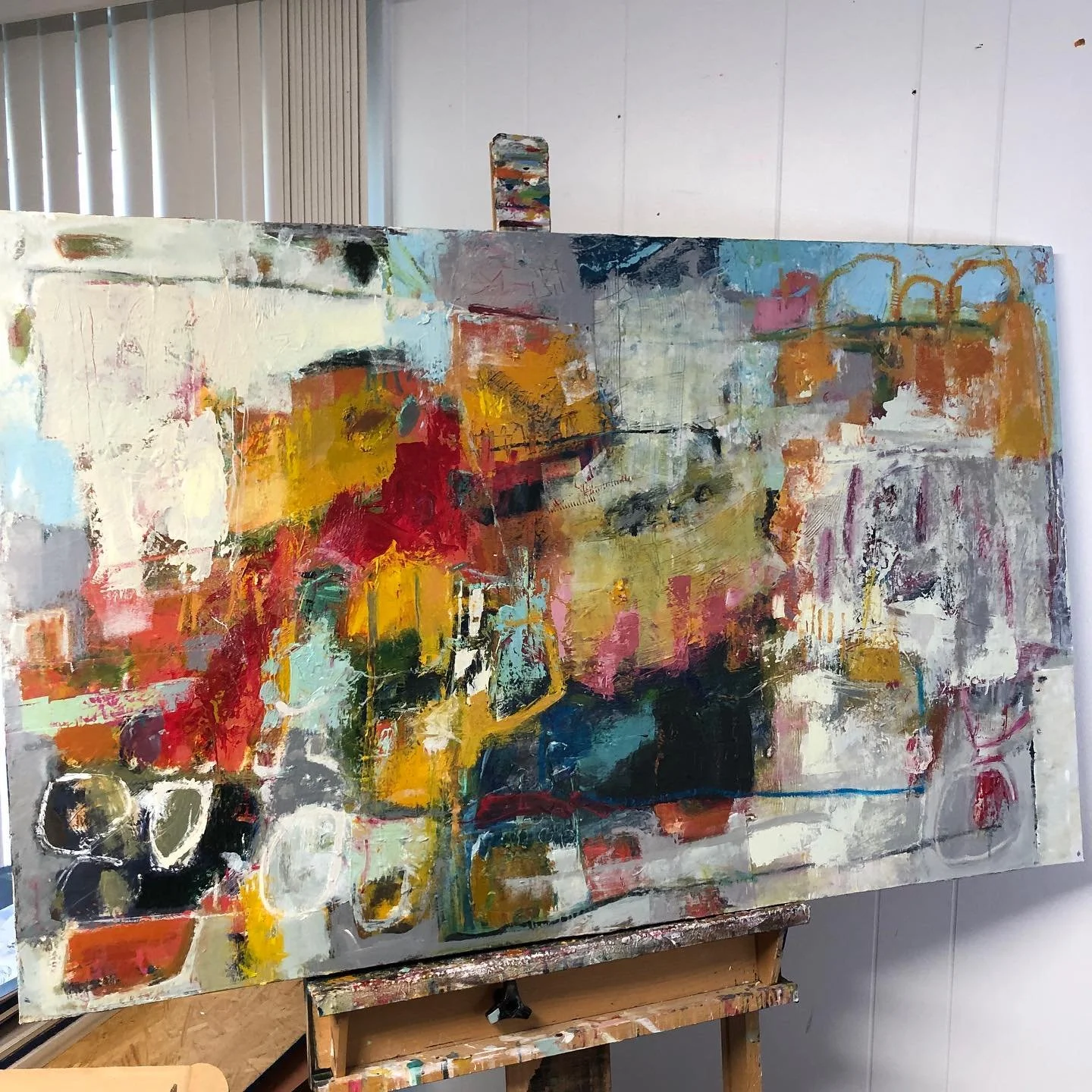 Sometimes just getting starting started can be the hardest thing. From there it can feel like smooth sailing and on a good day a painting appears.💫 Knowing when it&rsquo;s done can also be a difficult call. I knew I wasn&rsquo;t quite done with this