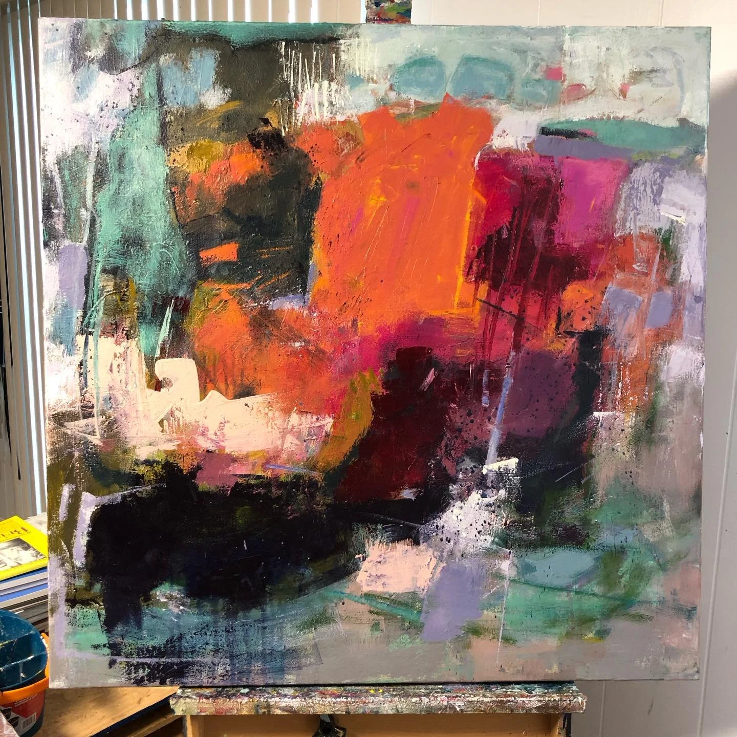 On the easel, favorite close ups and a few other projects that are in the makes this week. 👩&zwj;🎨