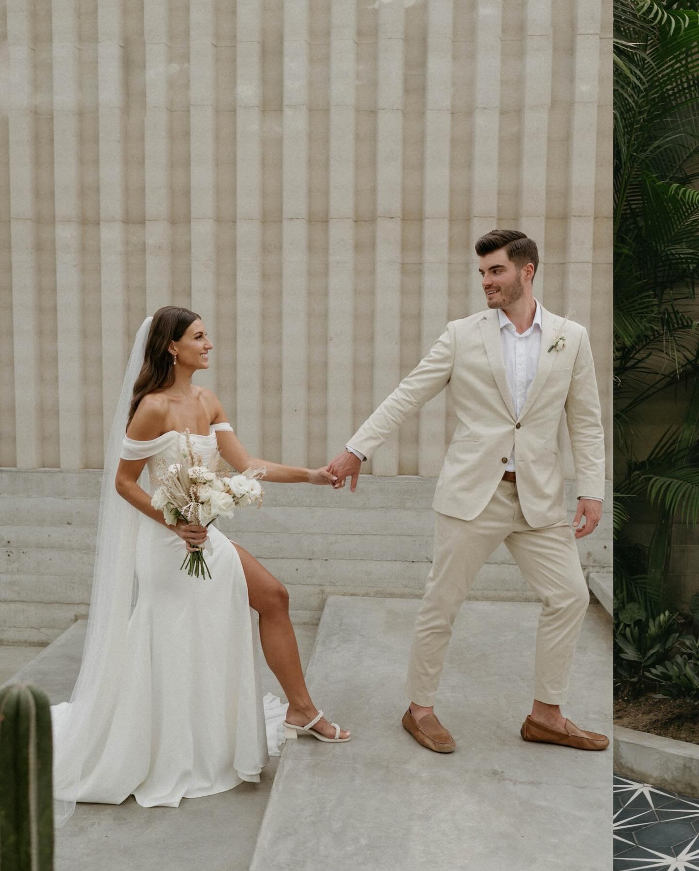 The Parkers in Cabo 🕊️🌴from here on out can every wedding i shoot be a vacation please?! @gael.events @acre.wedding @blancbridalsaloncabo 
#jennifernoellephotography #firstandlasts #belovedstories  #palmspringsweddingphotographer #rawandreallove #l