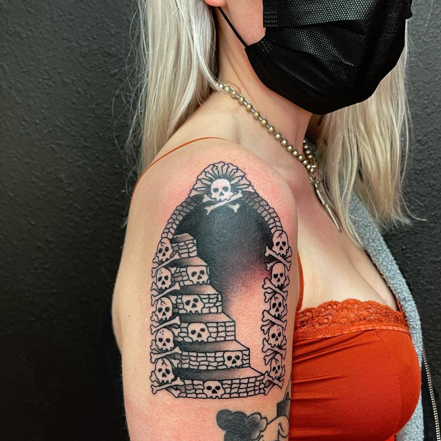 Thanks Zoe for picking from my flash. Always a pleasure. 

#catacombs #catacombsofparis #beware #dungeon #dungeondelve #proceedwithcaution #blacktattoos #blacktattoo #macabreart #gothtattoo #darktattoos #bayareatattooartist #americanatattoos #america