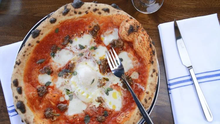 sdut-merguez-sausage-pizza-at-catani-20160824.jpg