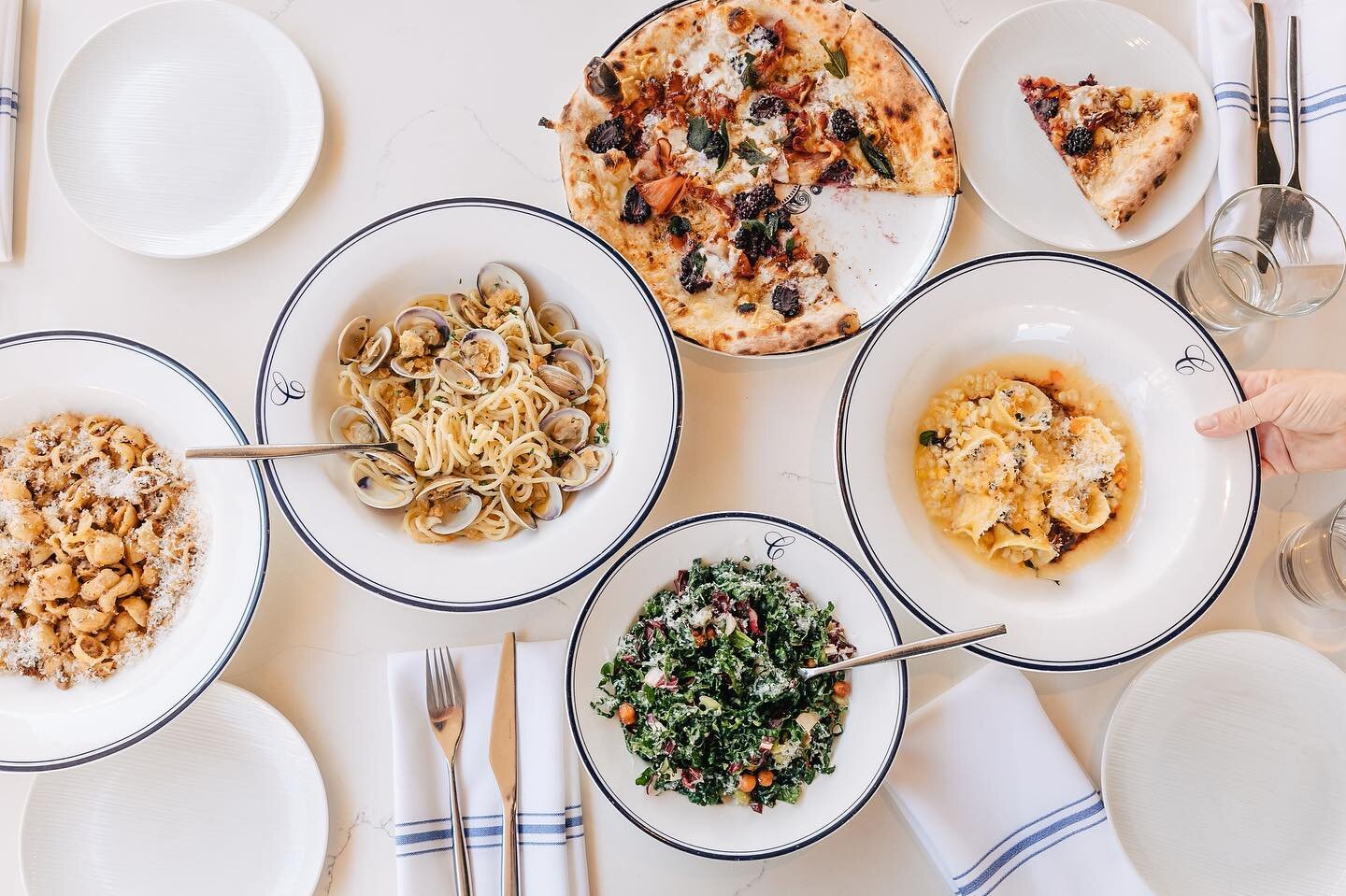 Summer table of dreams 😍

📸: @dianarosephoto