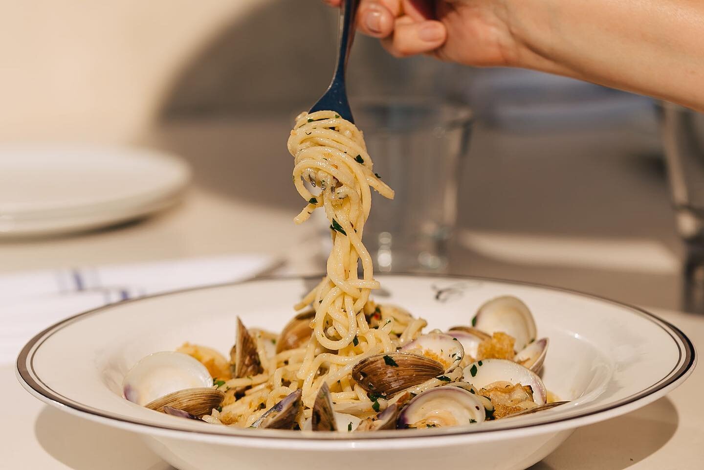 There&rsquo;s nothing you can tell us to convince us it isn&rsquo;t Friday&hellip;

if you need us, we&rsquo;ll be eating spaghetti &amp; clams.

📸: @dianarosephoto