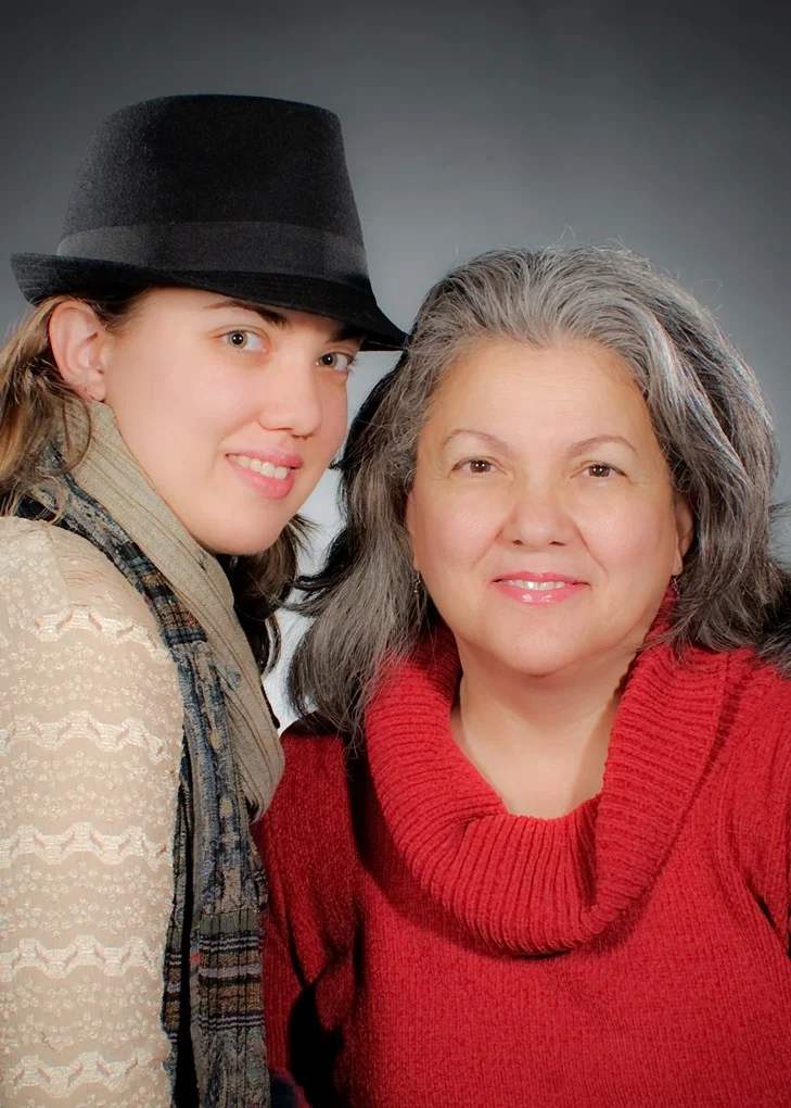 Sarah Elisabeth Sawyer and Lynda Kay Sawyer. Photo by R. A. Whiteside. Courtesy of the National Museum of the American Indian, Smithsonian Institution