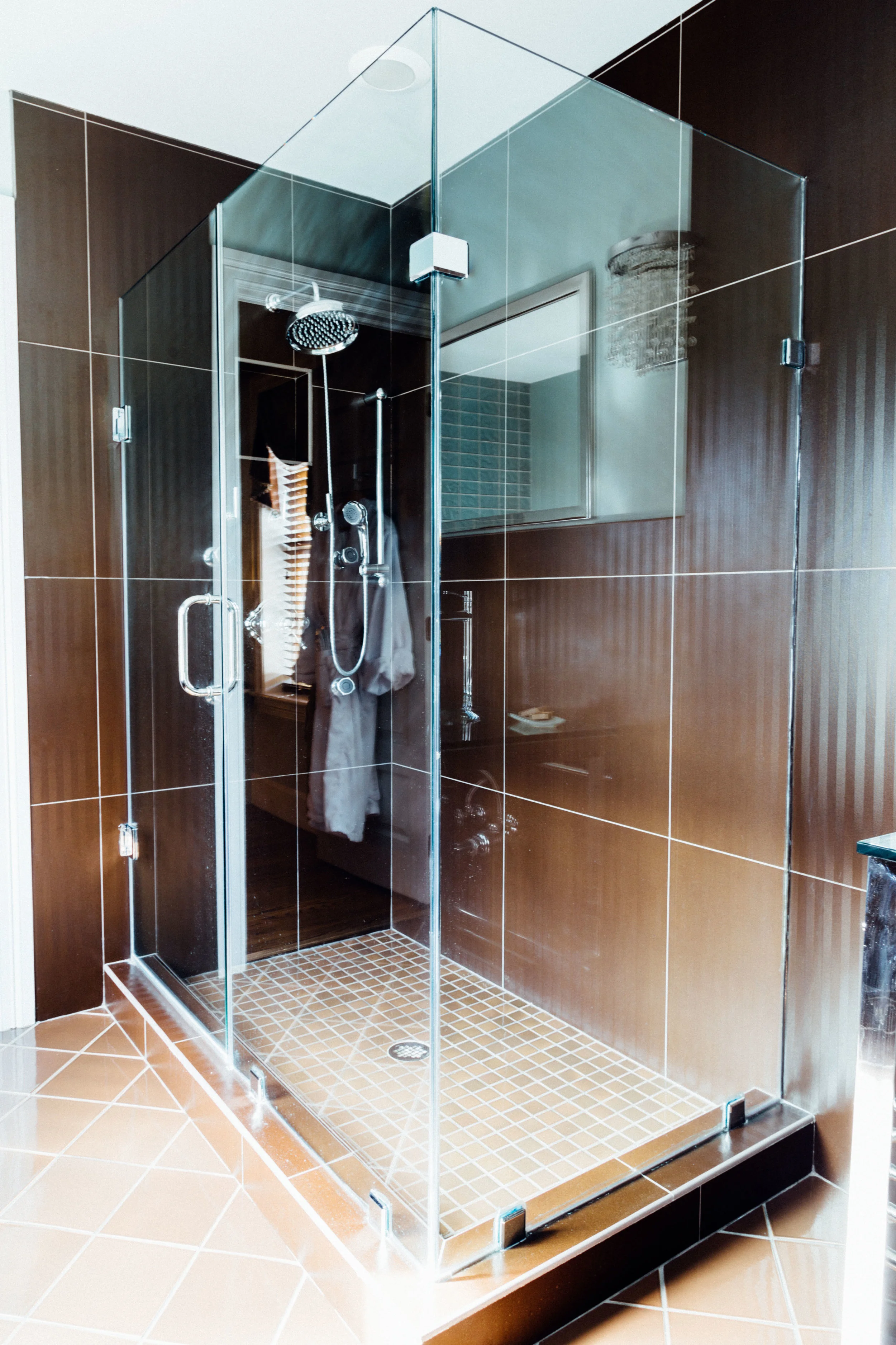 The Nick and Nora suite is derived from the characters in the mystery novel, The Thin Man, by Dashiell Hammett. Nick and Nora suite bathroom/ shower detail
