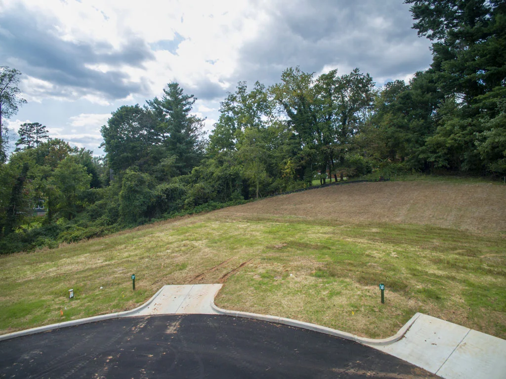 Large, Easy-to-Build Lot