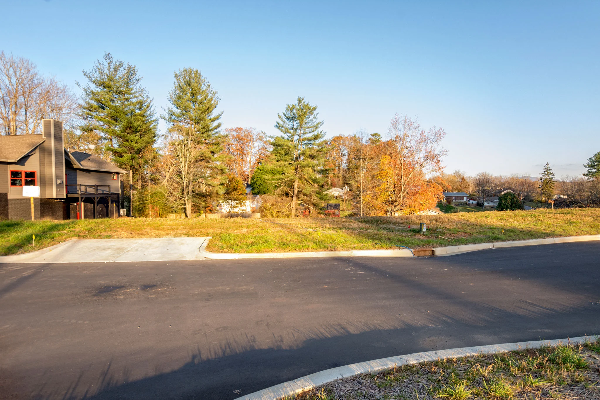 Gentle Approach and Easy-to-Build Lot