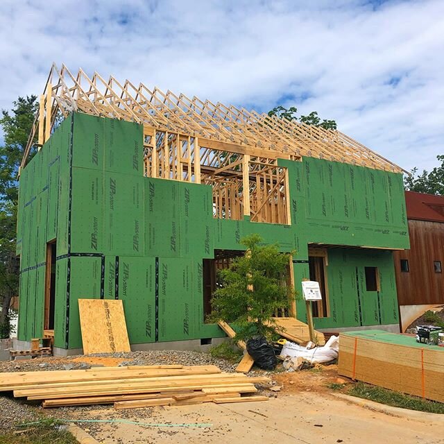 This home on Lot 15 in Malvern Walk is starting to take shape! Looking forward to seeing what kind of finishes are in store. 
#MalvernWalk #WestAsheville #newhomecommunity #wavl #walkable #newconstruction @vabiltmore @mosaic_realty