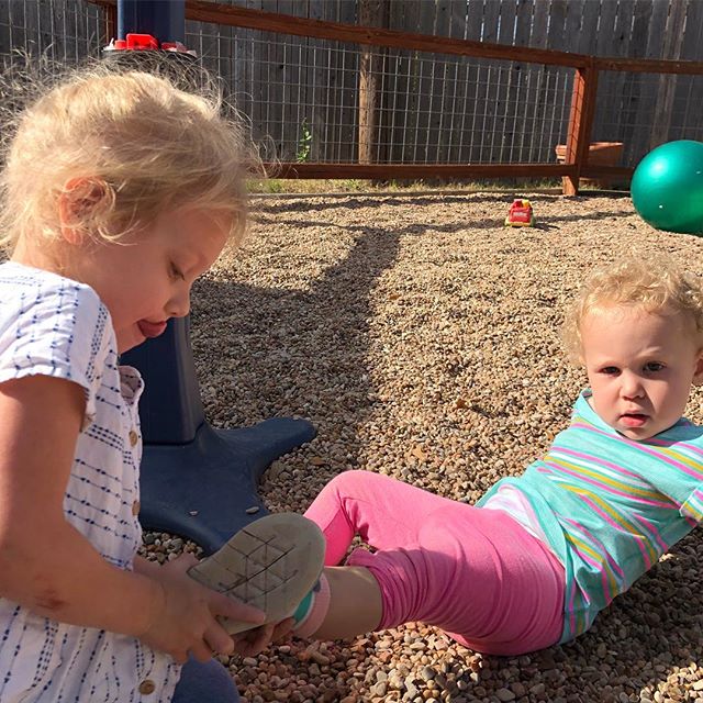 Friends helping friends 😍 #montessori #playtime #school #friends #helpinghand #caring #cutenessoverload