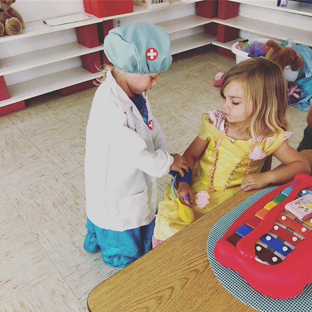 Imagination through role-playing;
friends caring for friends. #doctor #child #care #imagination #reality #montessori #austin #school #bestfriends