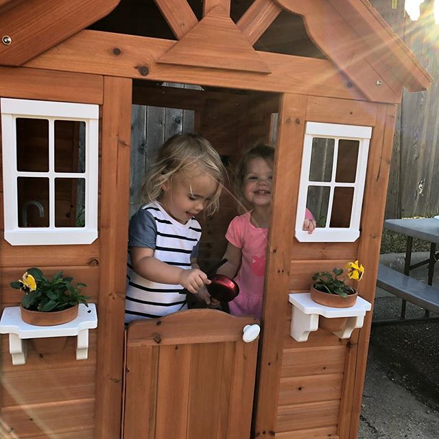 OMG 😍 we love our new playhouse! #montessori #love #toddlers #imagen #create #flower