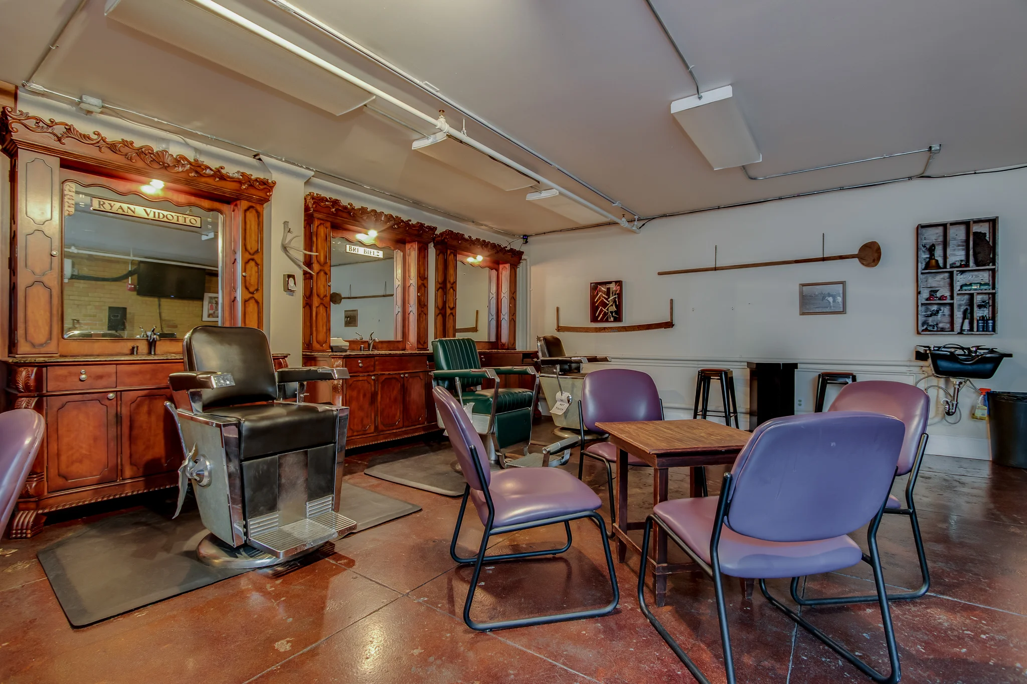 Barbershop Lounge