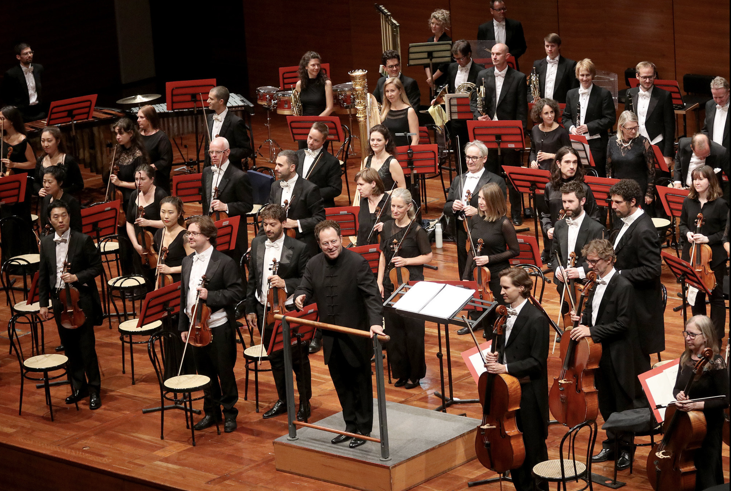 John Axelrod and the Philharmonia Orchestra