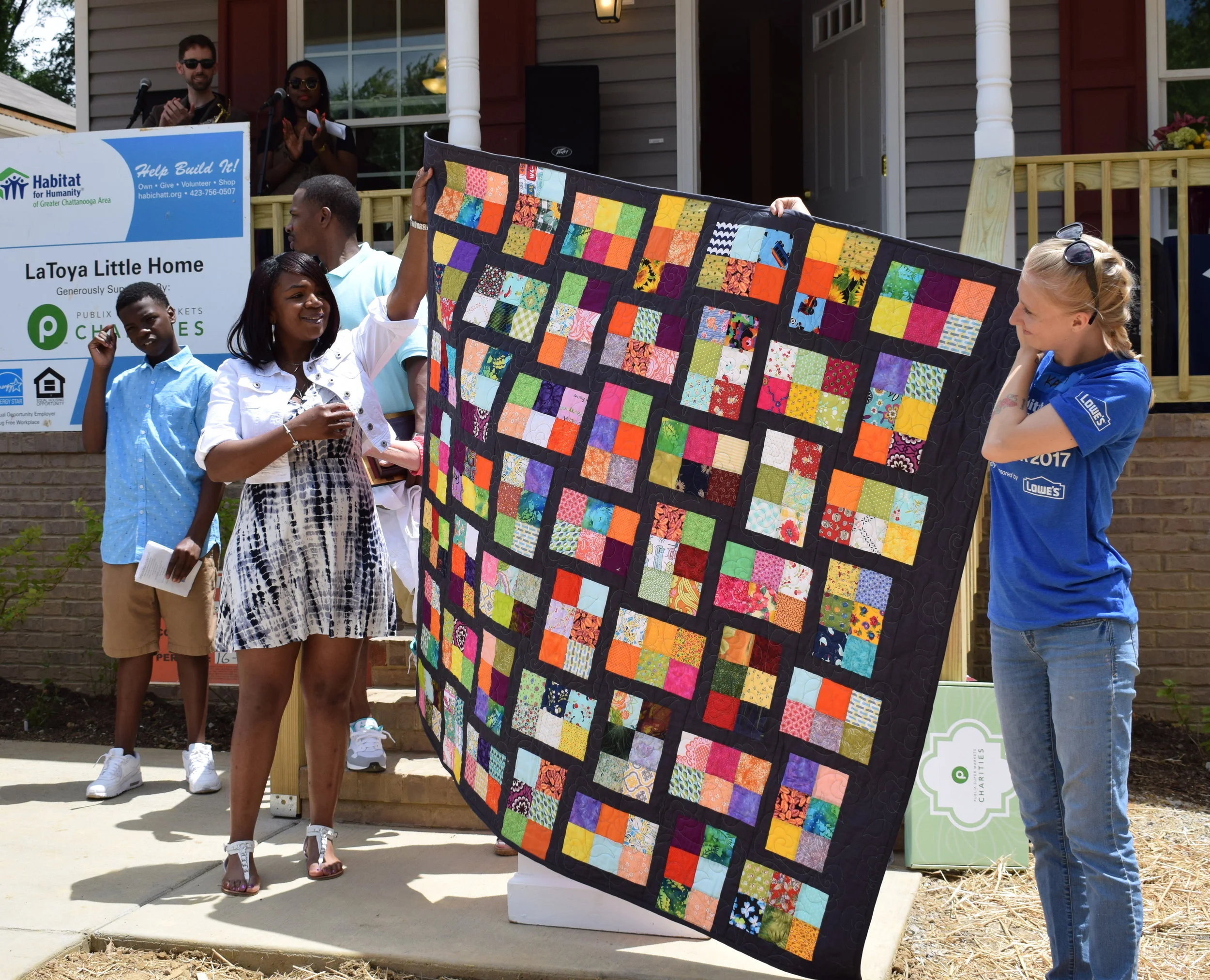 LaToya (left) and her bricks block quilt. Photo courtesy of Habitat for Humanity of Greater Chattanooga.