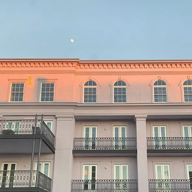 I&rsquo;m now a fan of the lavender paint color.
.
.
#drishti #lavender #sunset #moon 
#dusk #paint #neworleansarchitecture #yoga @freetobepoweryoga