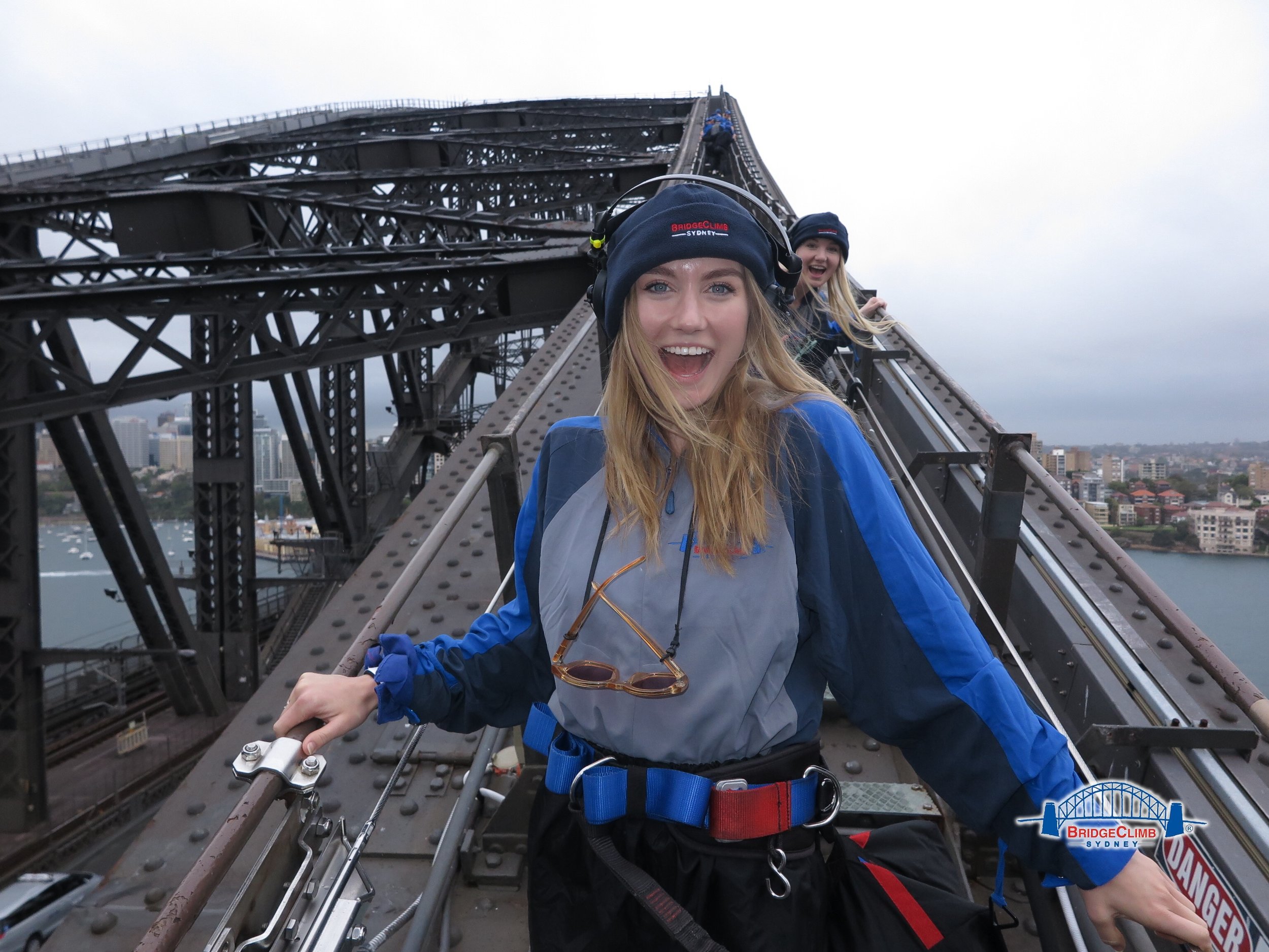 1204085516_PHOTOGRAPHERA_BRIDGECLB.jpg