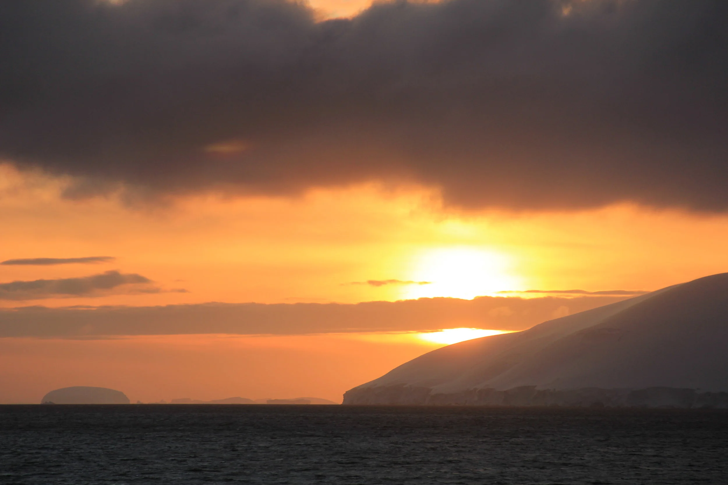 ANTARCTICA -- Sunset (Bob Hodgson photo) .JPG