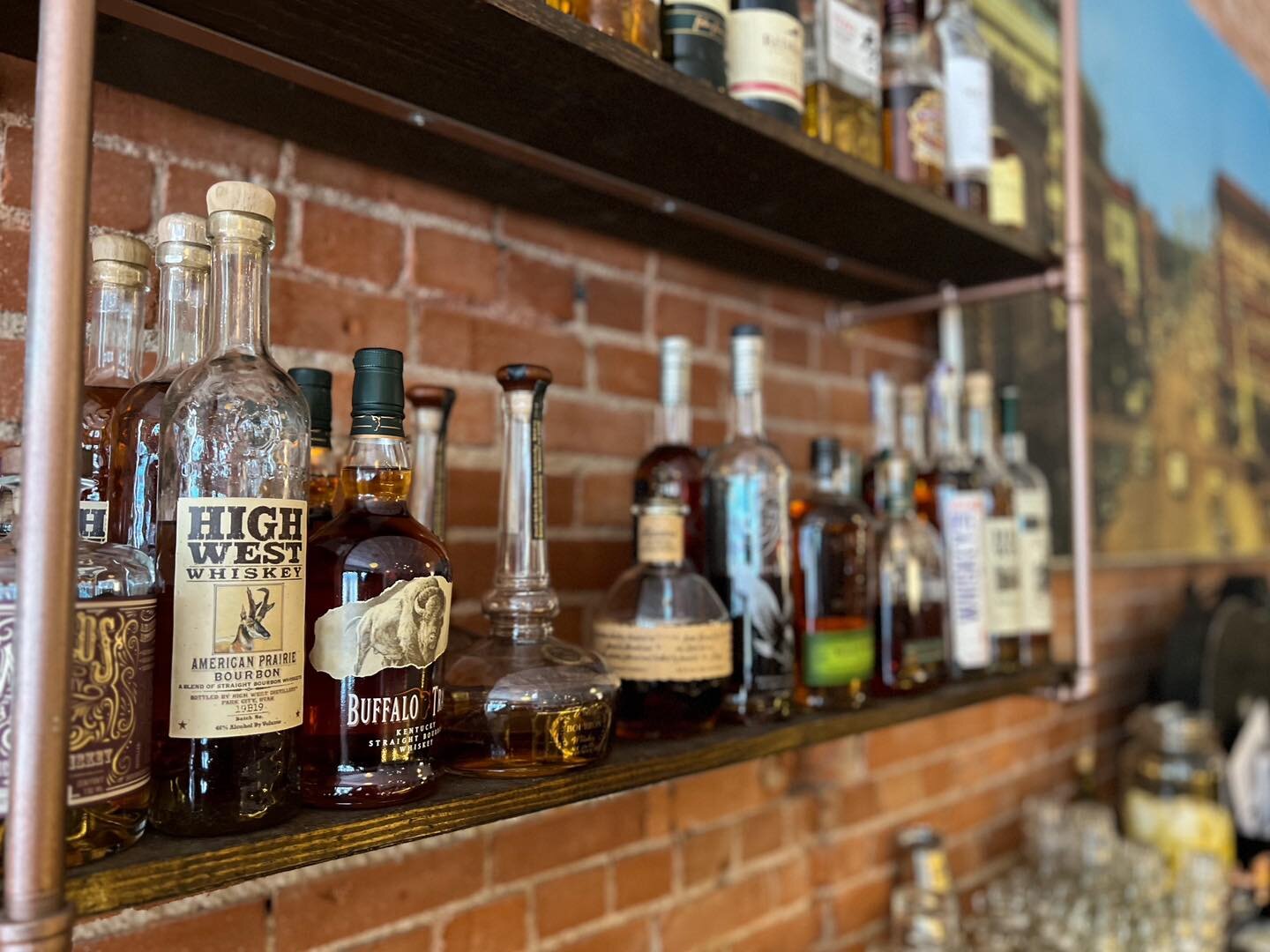 There&rsquo;s always time for whiskey.😉🥃 #paramountballroom #cocktailbar #thisisdowntowncheyenne