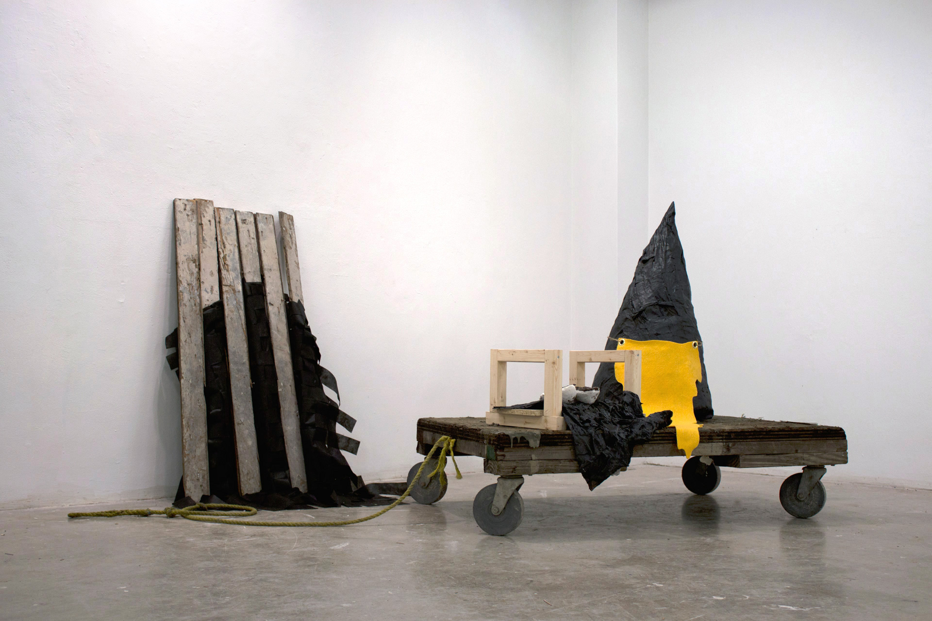 Miranda Wagner Introduction to Textiles, 2015 Virginia Commonwealth University Hybridity / Use disparate materials, processes or concepts to create a composite, hybrid whole. Miranda created a tableau combining elements of landscaping (lawn or
