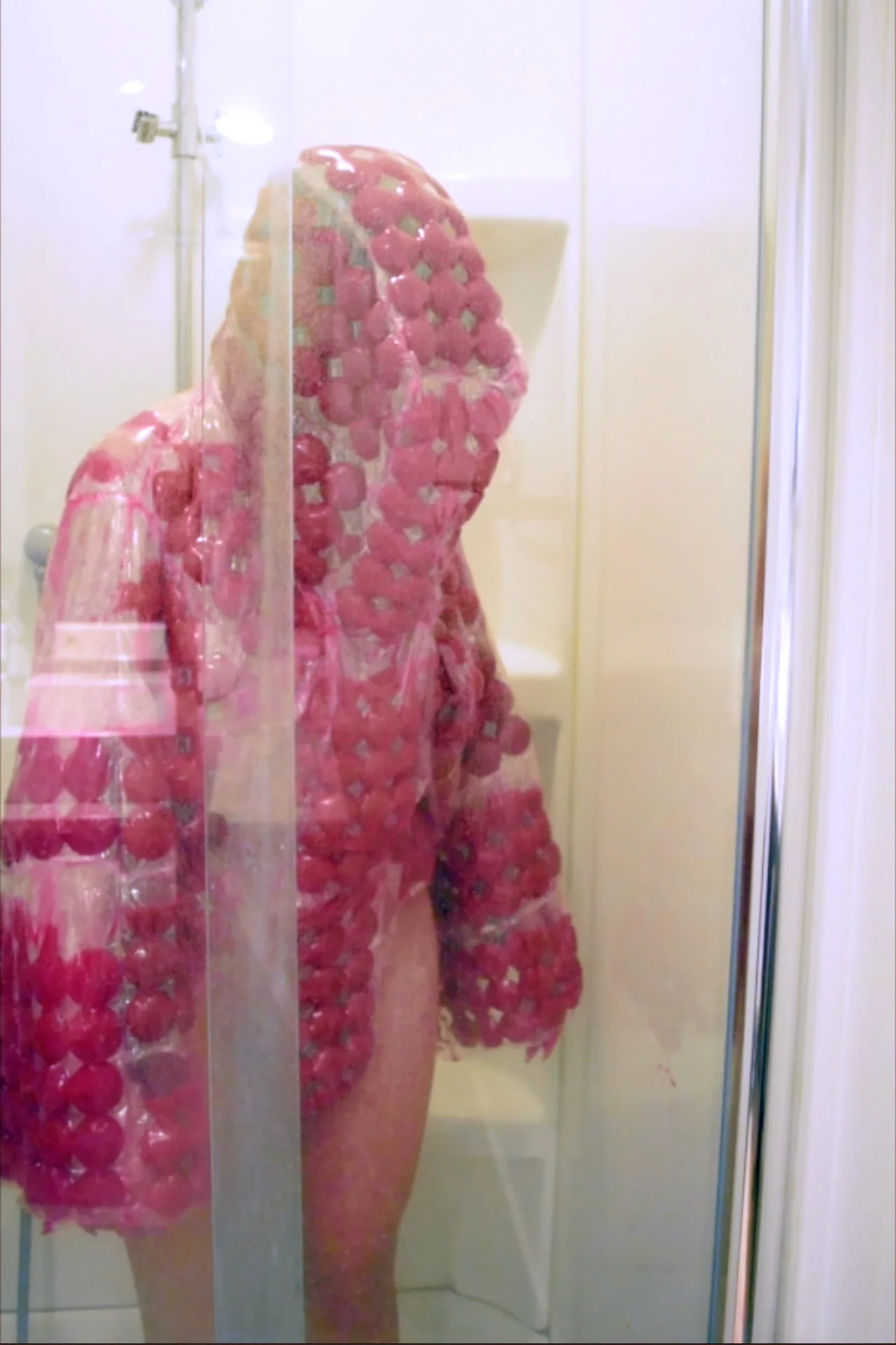 Minji Kim Extreme Fibres: Duration and Durability , 2017 Concordia University Beyond Clock Time / Create a piece that engages your relationship with a durational object, process or material other than clock time. Inspired by what she imagined a penguin at the zoo's experience of time to be, Minji constructed a suit entirely of ice-cube bags, wearing it in "captivity" until it had completely melted.