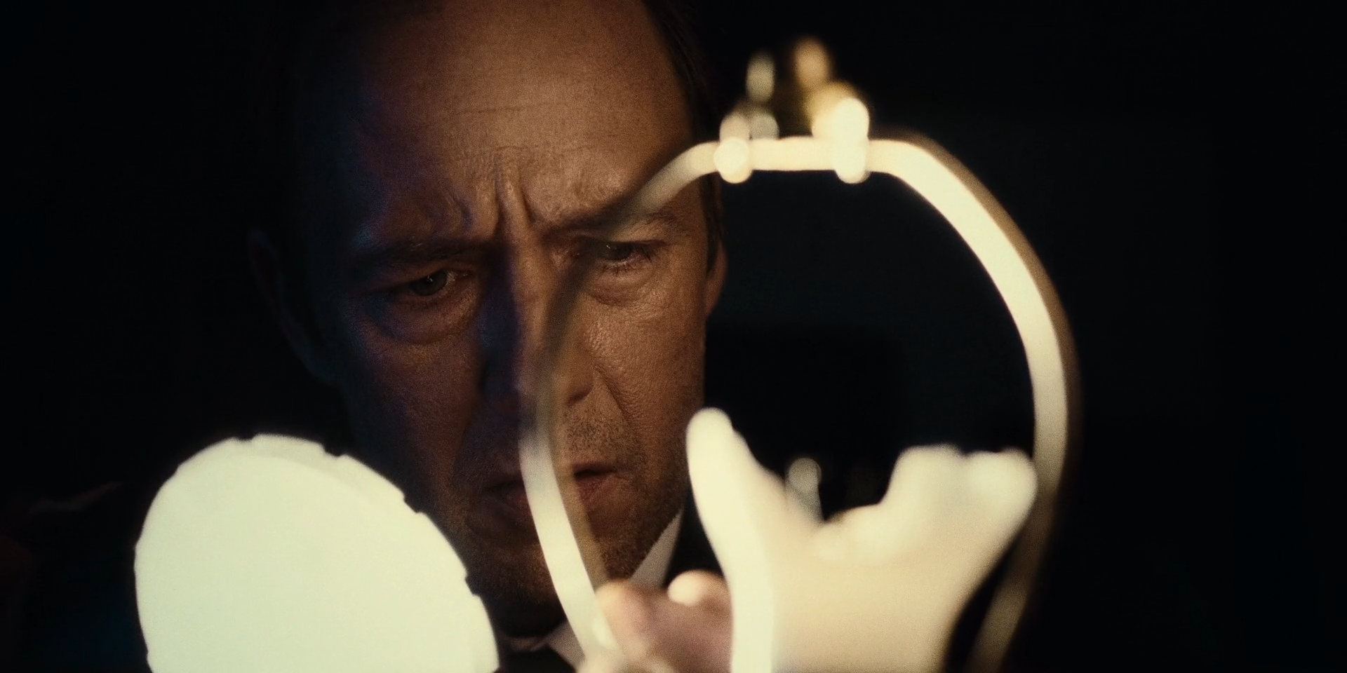 keep_the_light_on (1080p).00_06_28_05.Still020.PNG